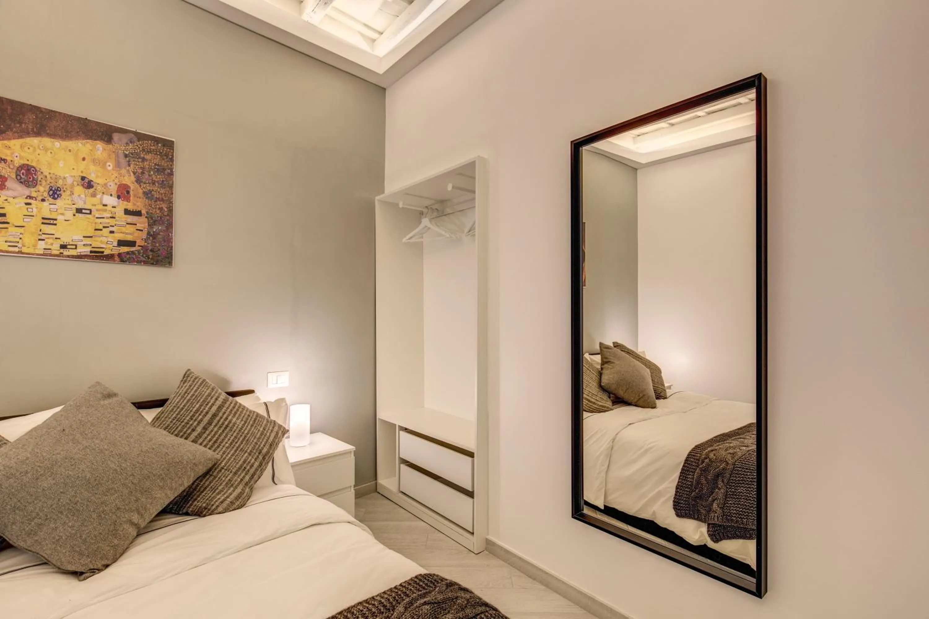 Decorative detail, Bed in Dimore Costaguti