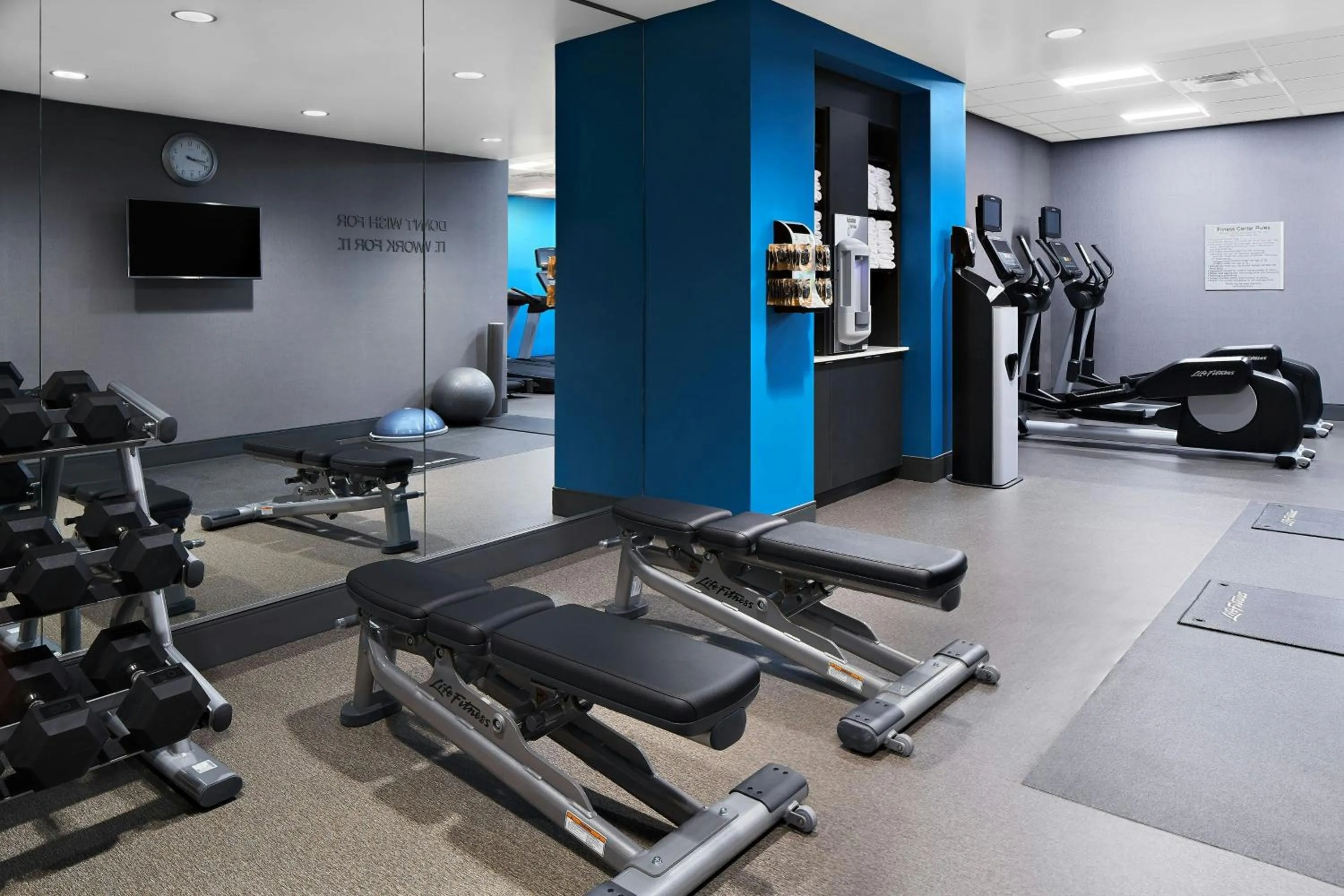 Fitness centre/facilities in Fairfield Inn & Suites by Marriott Fresno Yosemite International Airport