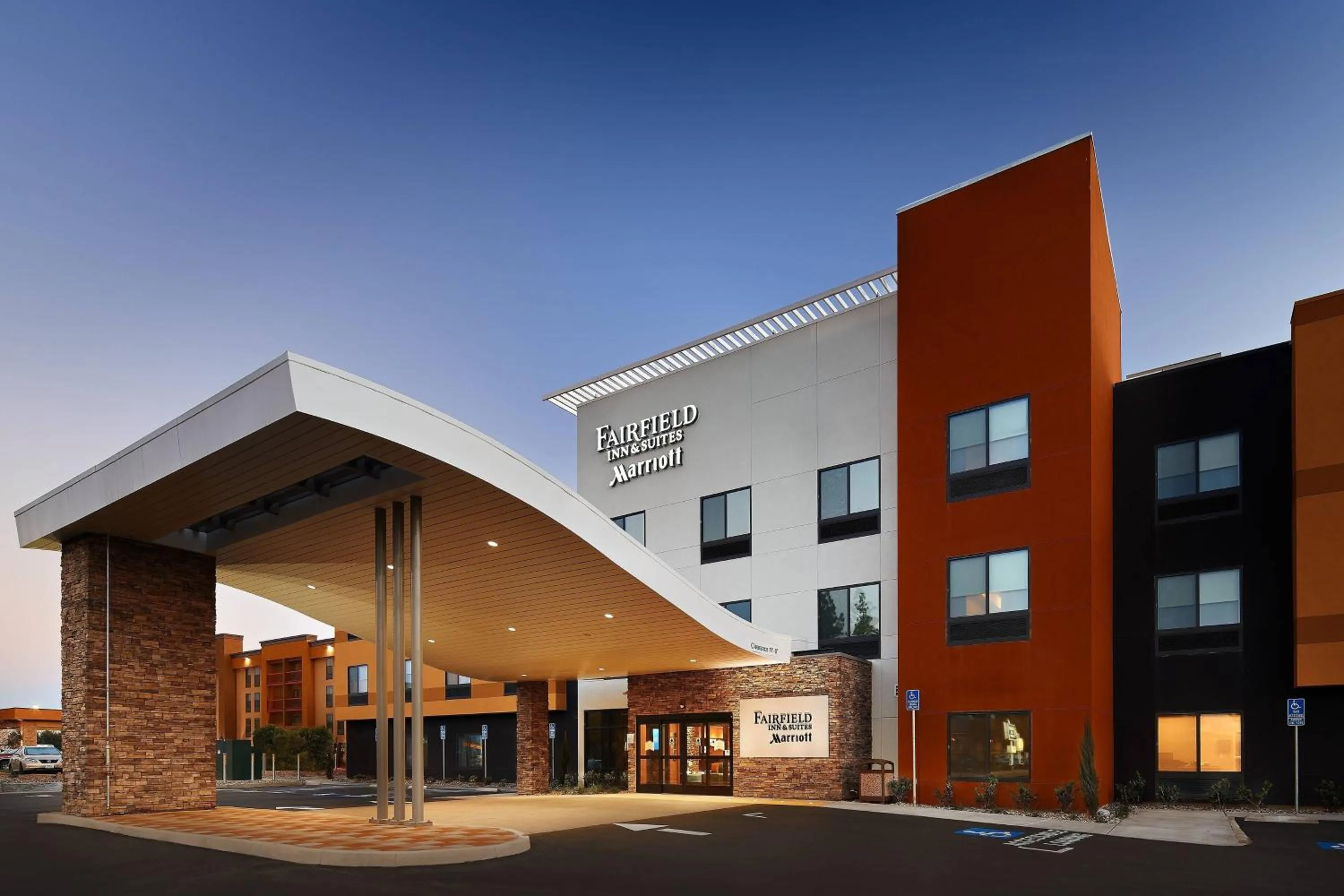 Property building in Fairfield Inn & Suites by Marriott Fresno Yosemite International Airport