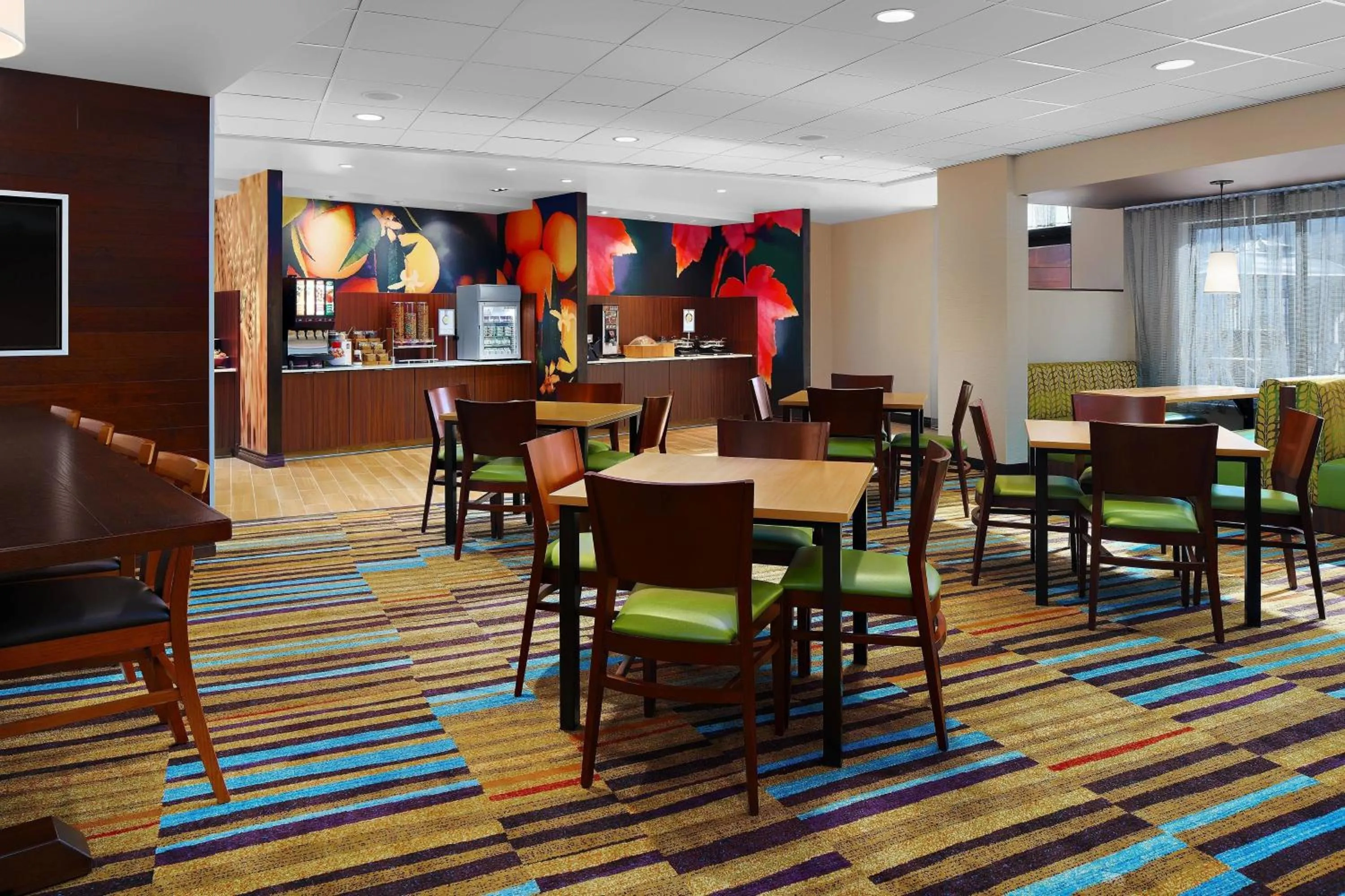 Breakfast in Fairfield Inn & Suites by Marriott Fresno Yosemite International Airport