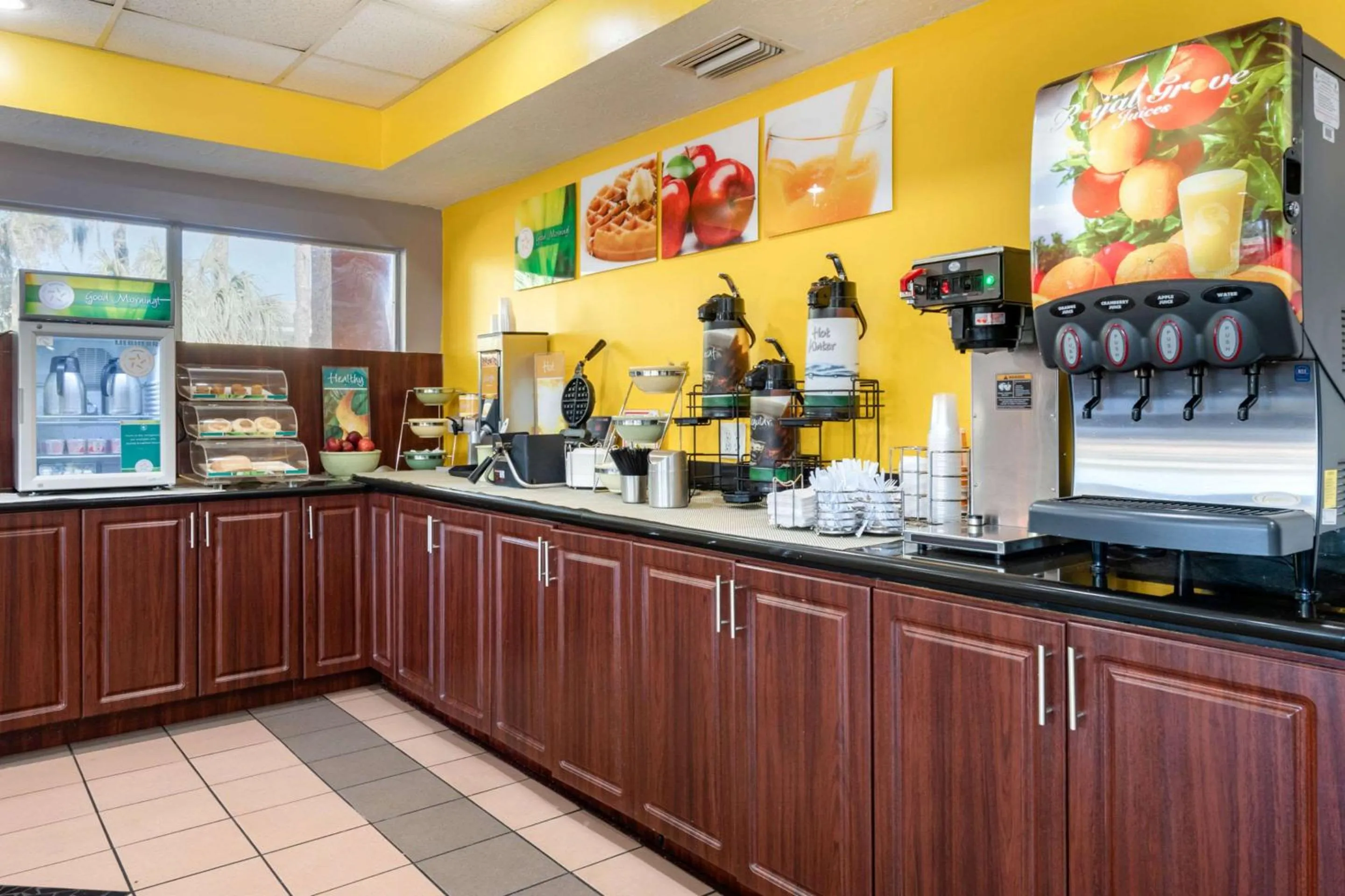 Breakfast in Quality Inn Sarasota North Near Lido Key Beach