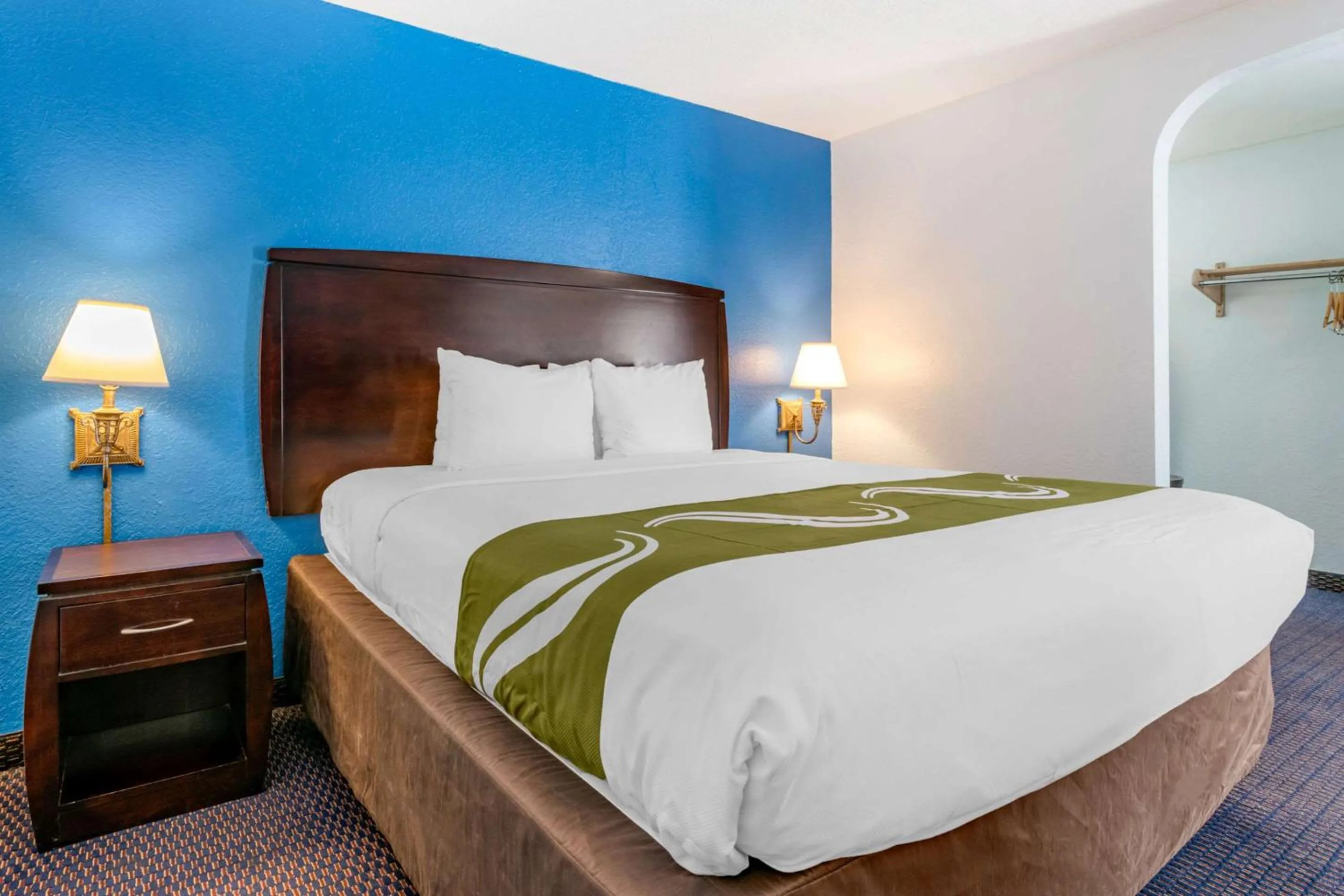 Bedroom, Bed in Quality Inn Sarasota North Near Lido Key Beach