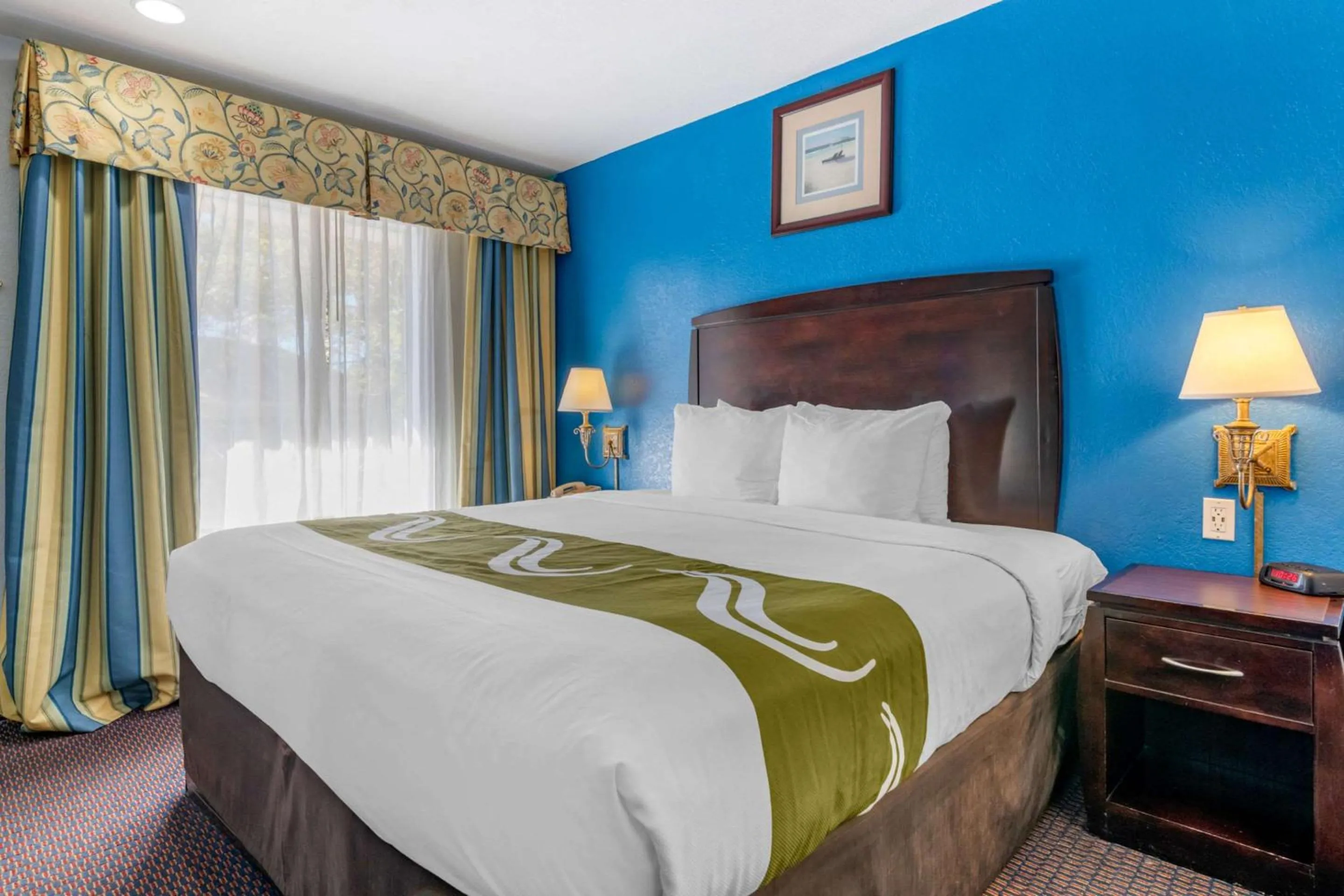 Bedroom, Bed in Quality Inn Sarasota North Near Lido Key Beach