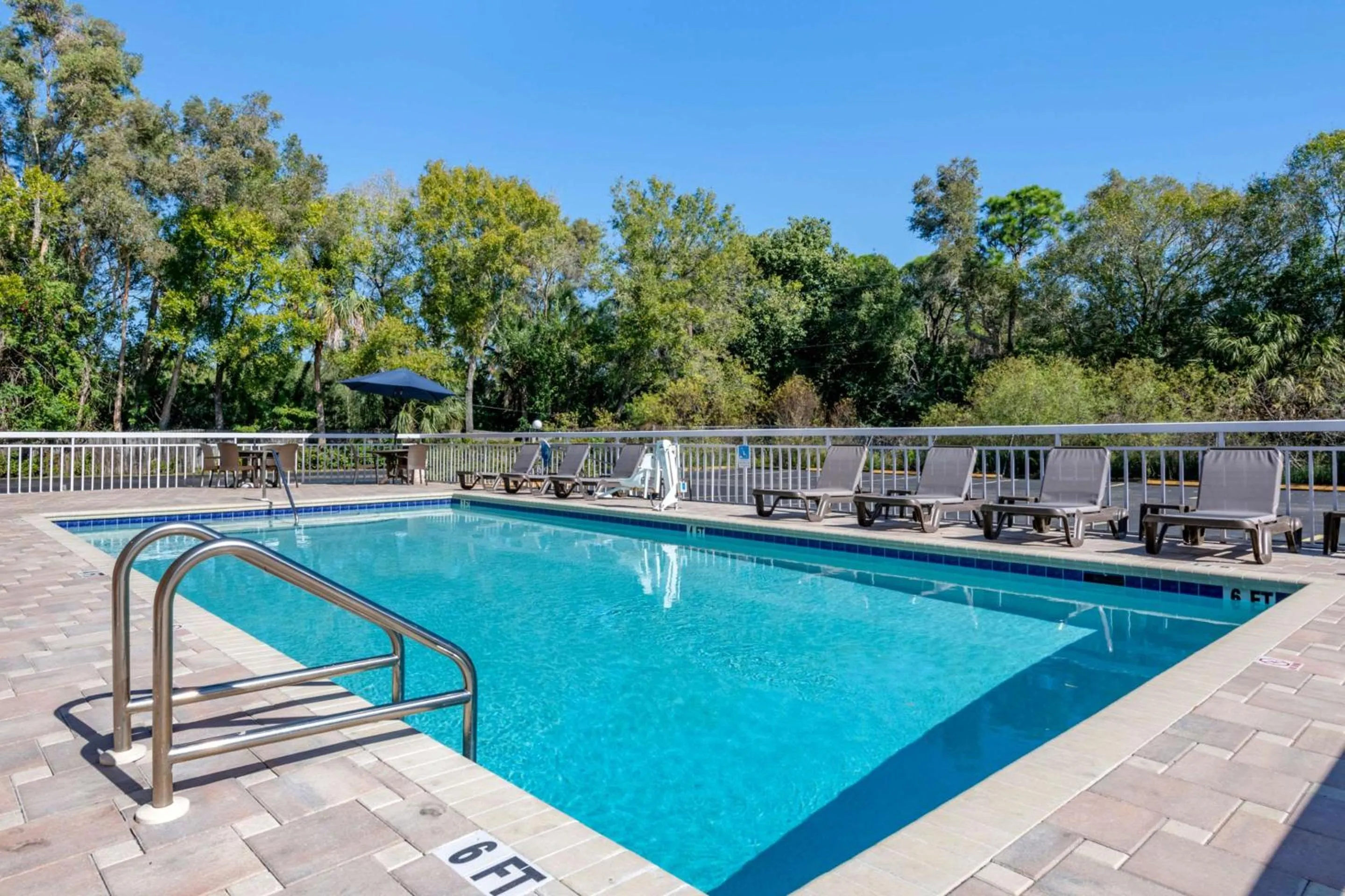 Swimming pool in Quality Inn Sarasota North Near Lido Key Beach