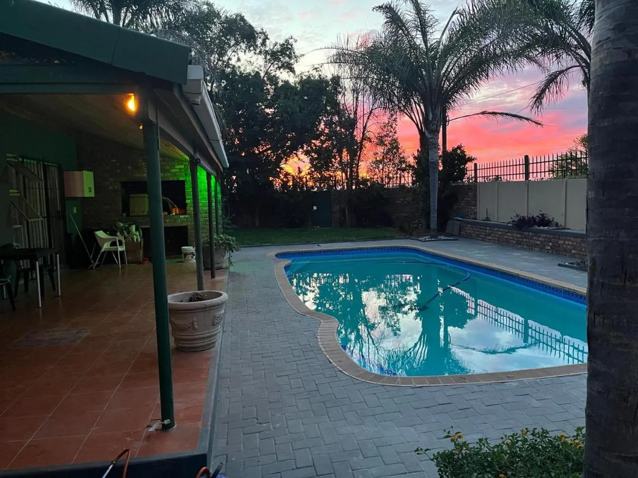 Swimming pool in Oppi Draai Guesthouse