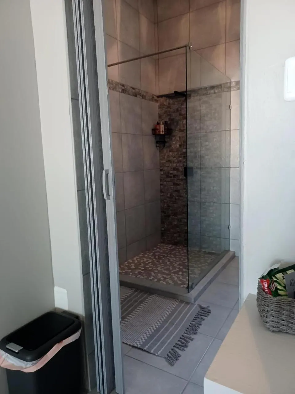 Shower in Oppi Draai Guesthouse