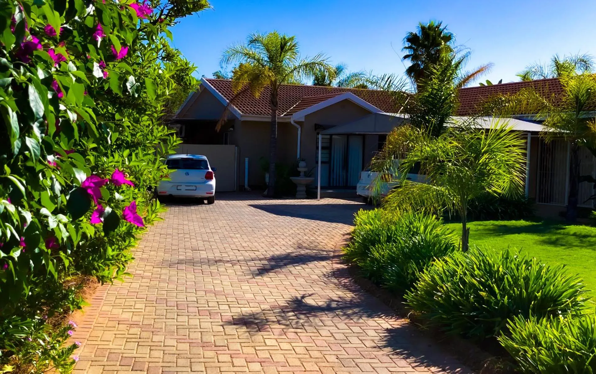 Property building in Oppi Draai Guesthouse