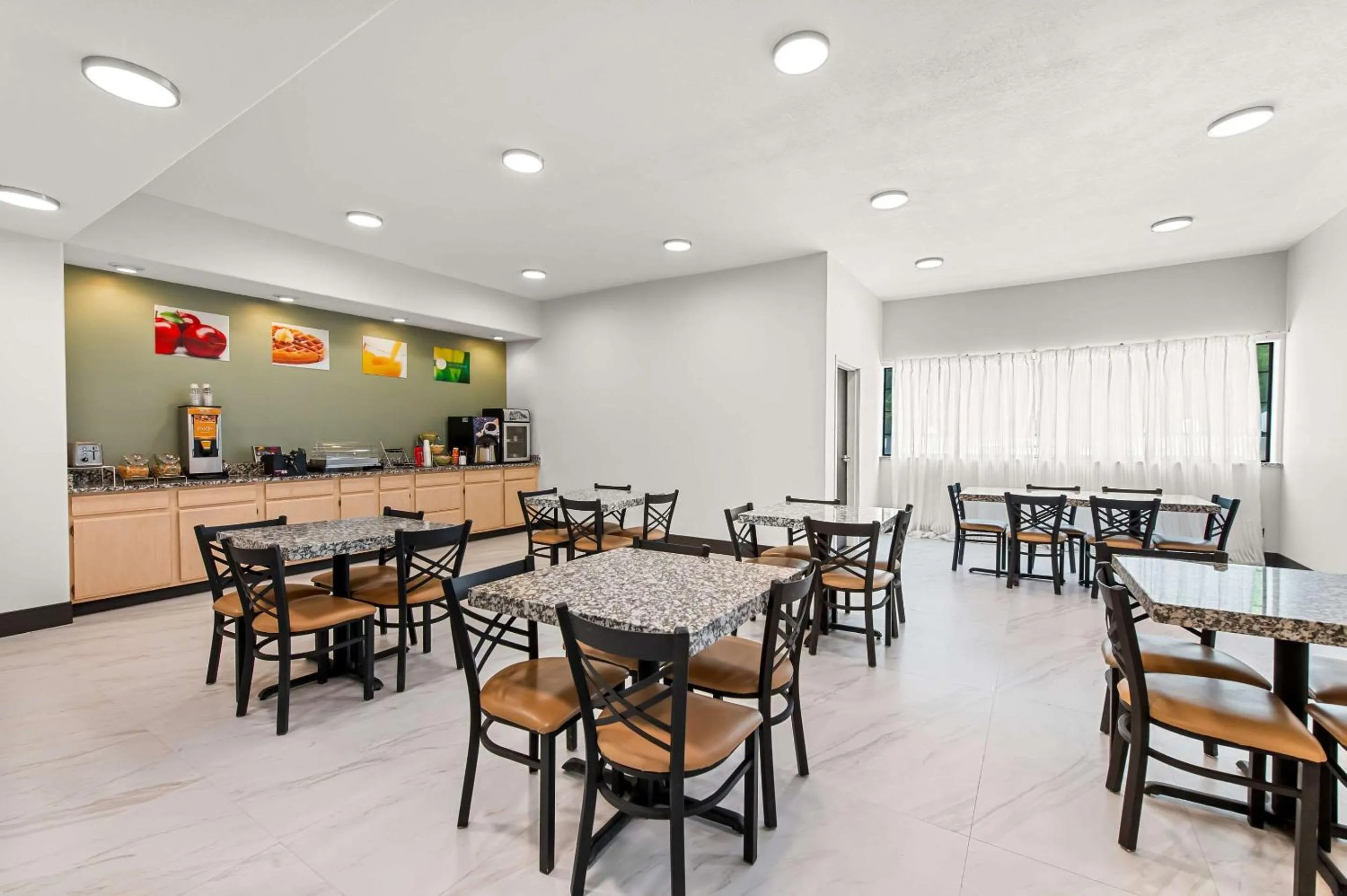 Breakfast in Americas Best Value Inn Kilgore