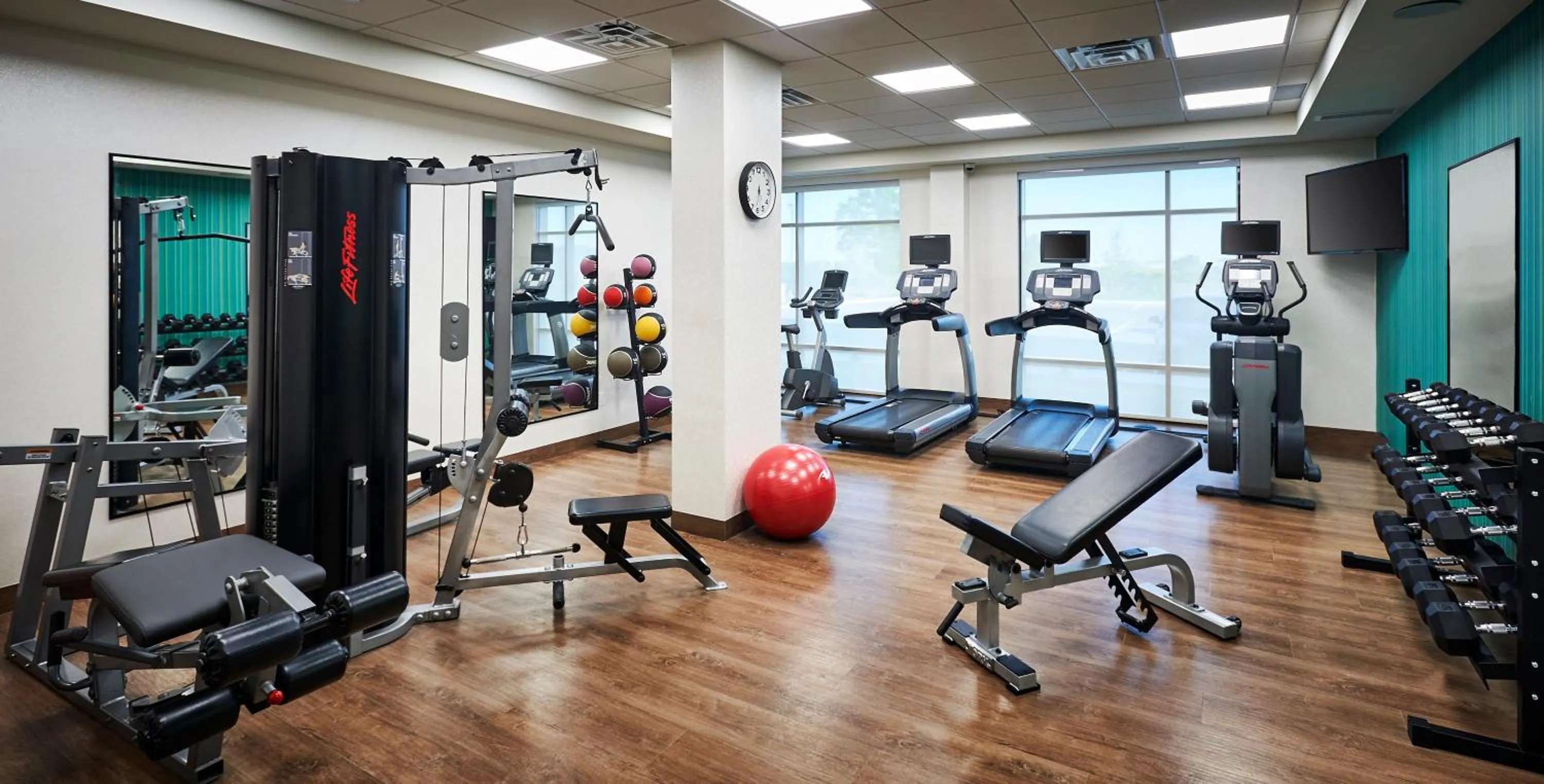 Spa and wellness centre/facilities in Holiday Inn Express & Suites - Brantford by IHG