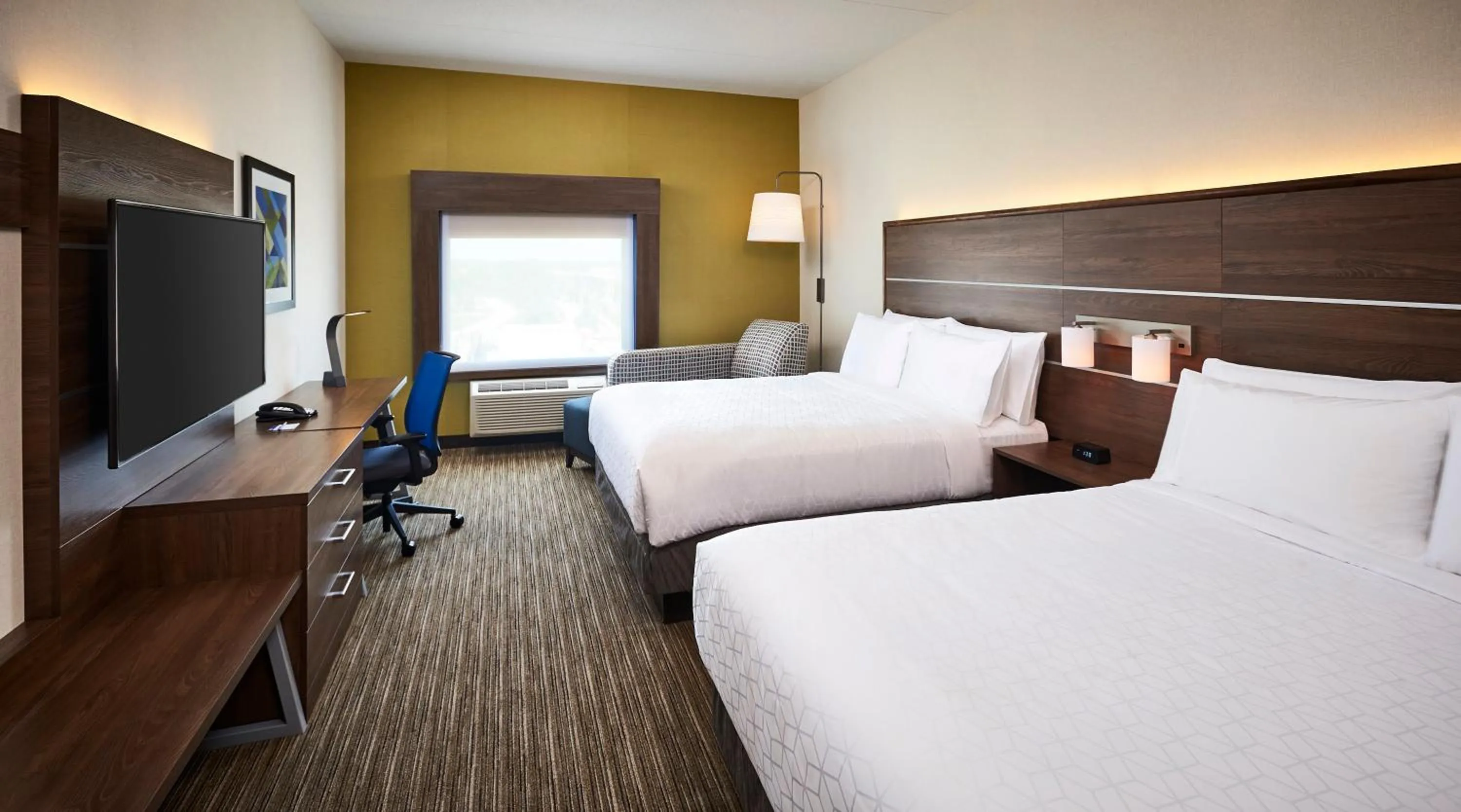 Photo of the whole room, Bed in Holiday Inn Express & Suites - Brantford by IHG