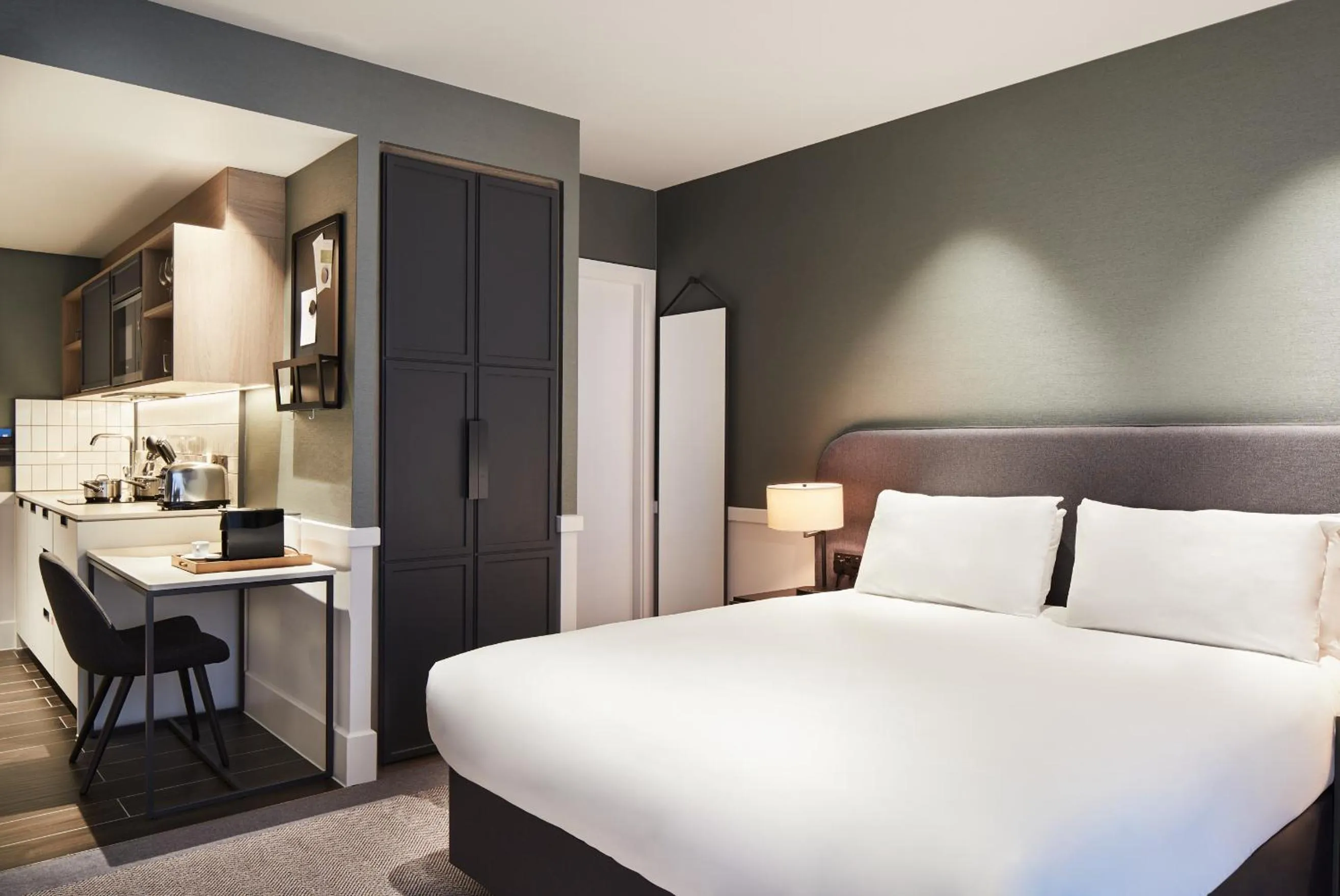 Bed in Hyatt House Manchester - Aparthotel