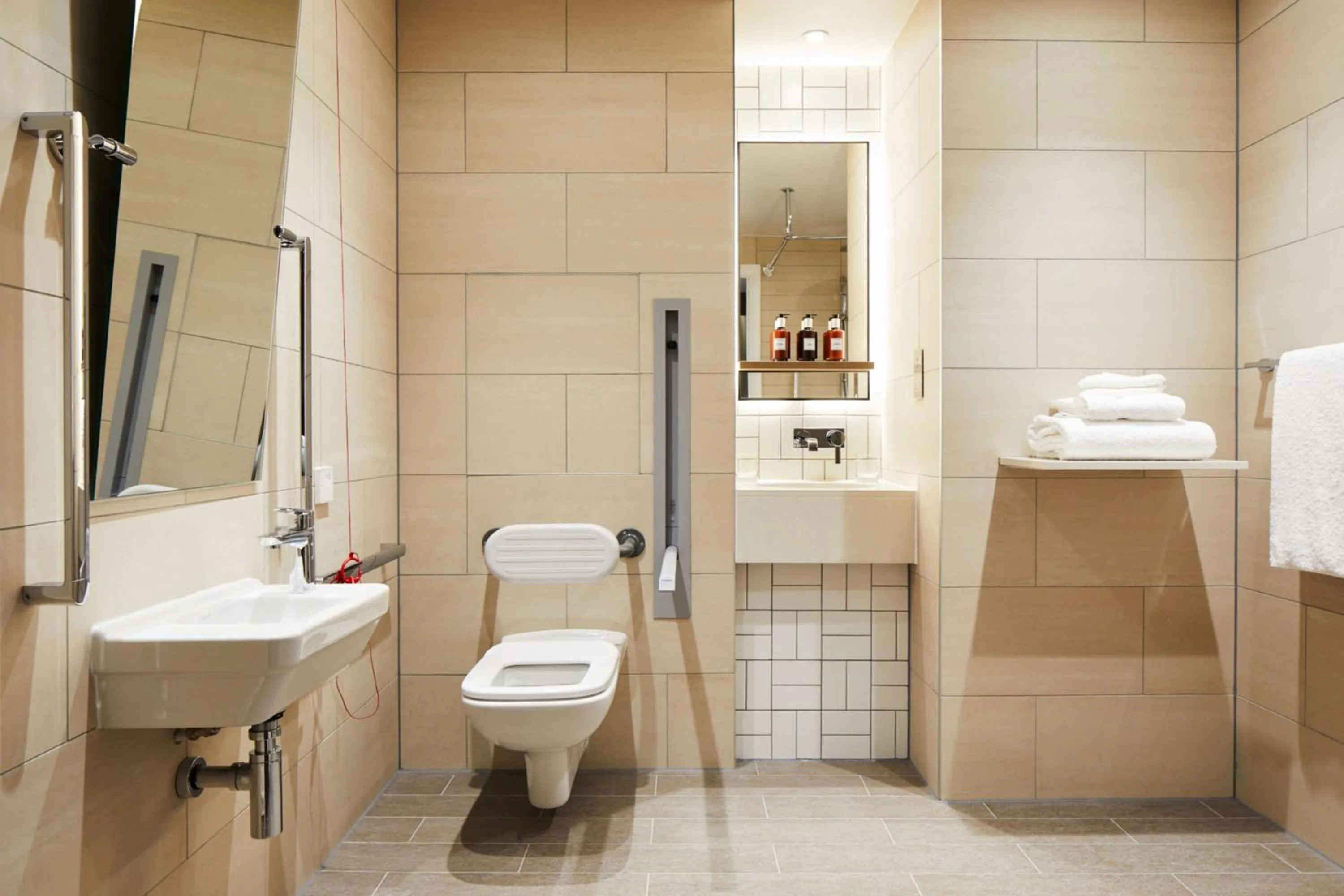 Bathroom in Hyatt House Manchester - Aparthotel