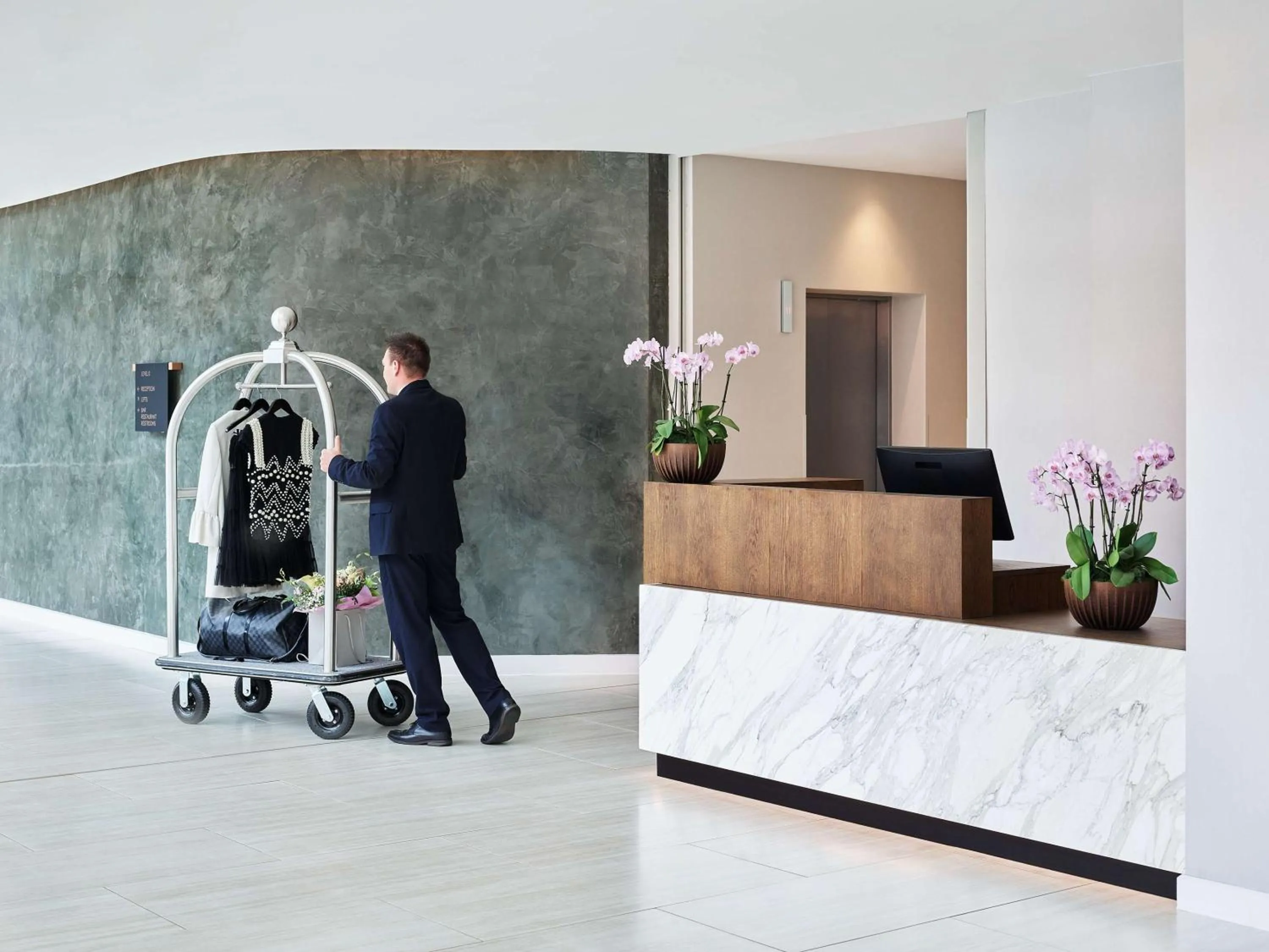 Lobby or reception in Hyatt House Manchester - Aparthotel