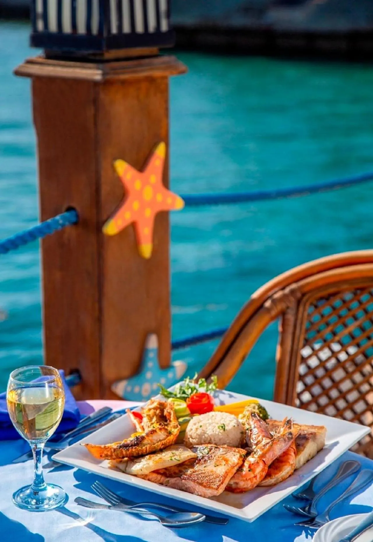 Restaurant/places to eat in Siva Grand Beach