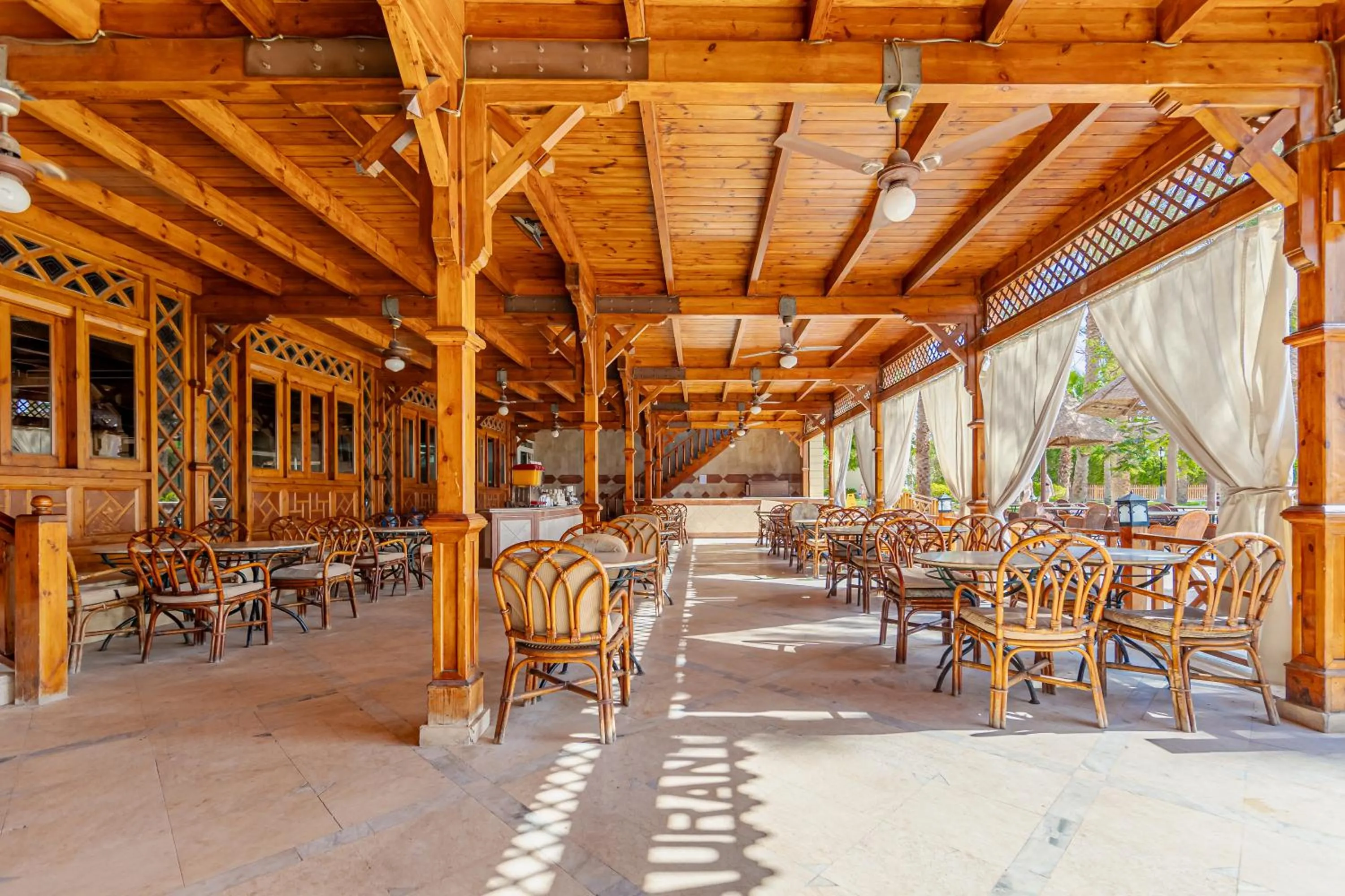 Restaurant/places to eat in Siva Grand Beach