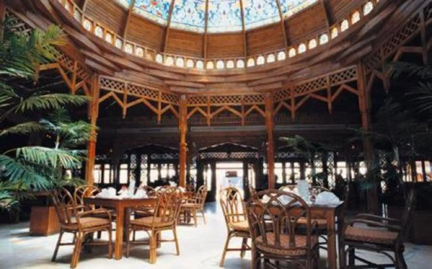 Restaurant/places to eat in Siva Grand Beach