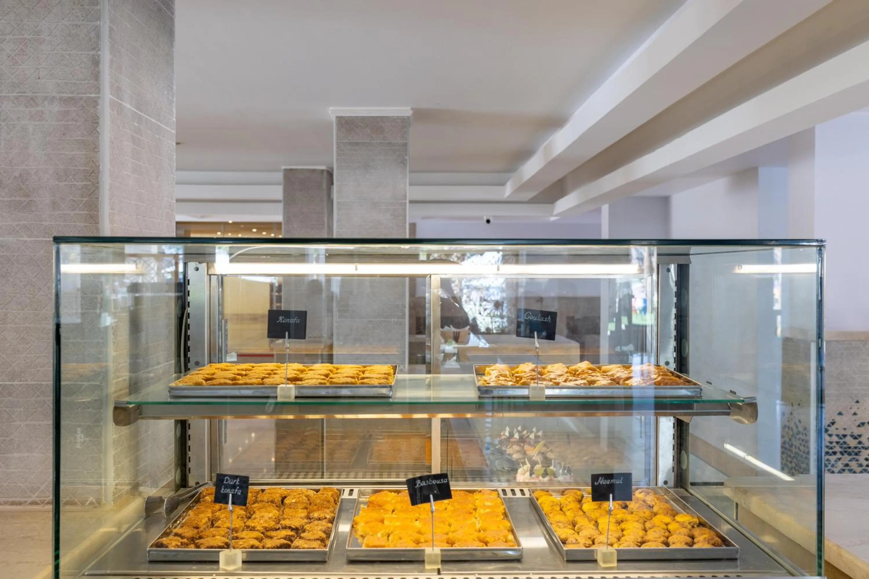 Restaurant/places to eat in Siva Grand Beach