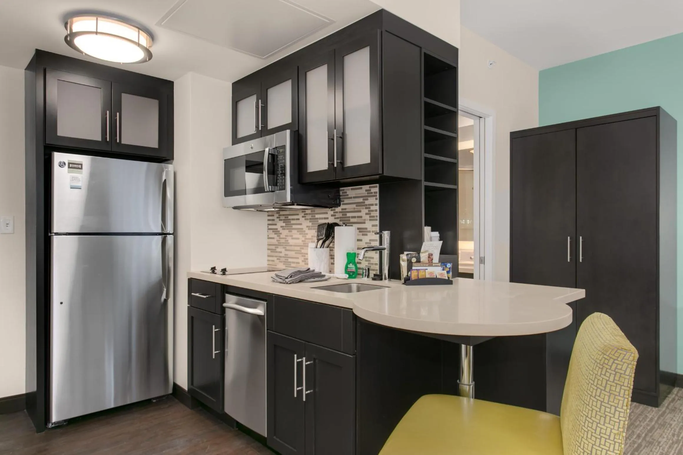 Kitchen or kitchenette in Staybridge Suites Seattle - South Lake Union by IHG