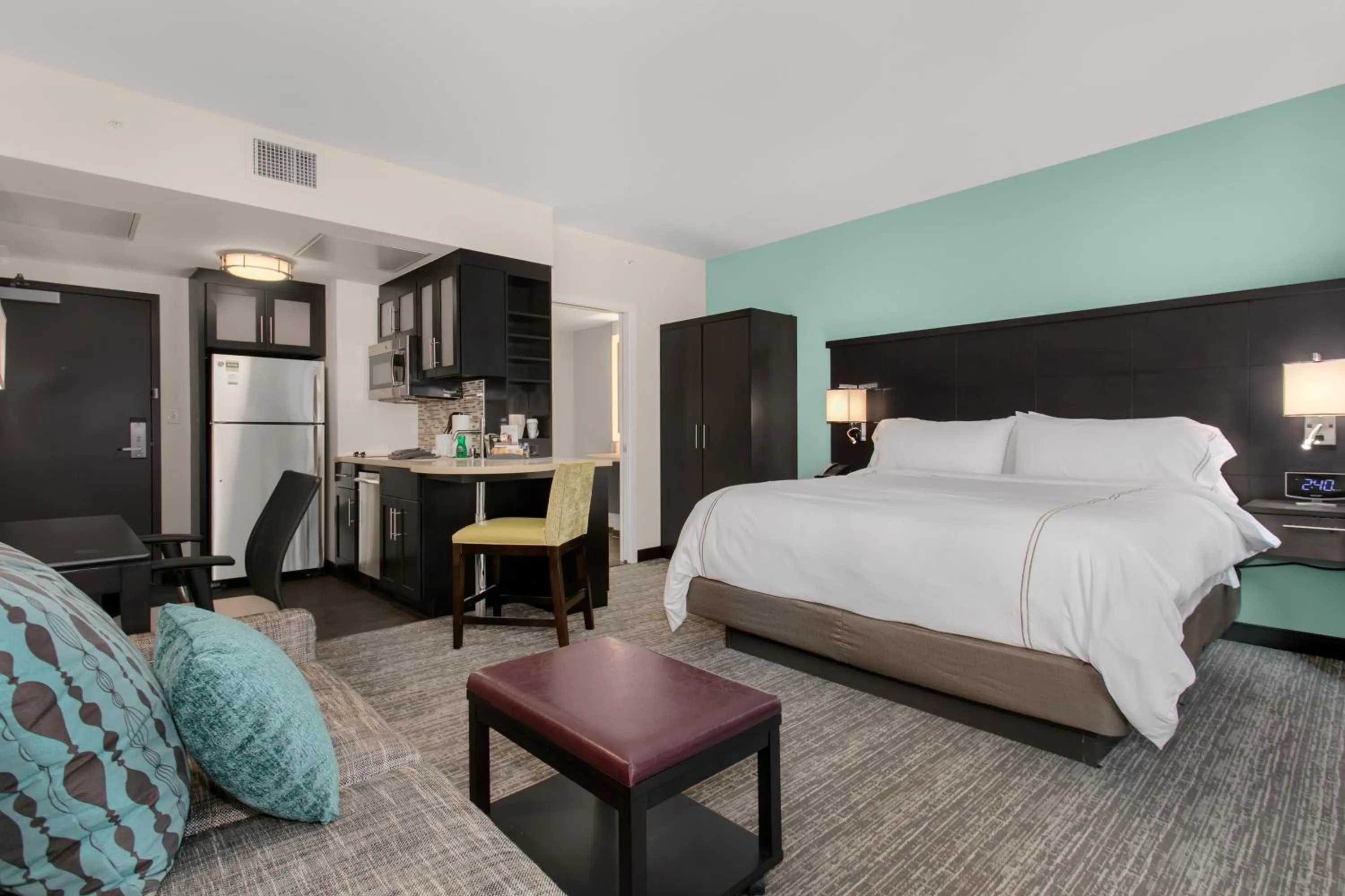 Photo of the whole room, Bed in Staybridge Suites Seattle - South Lake Union by IHG