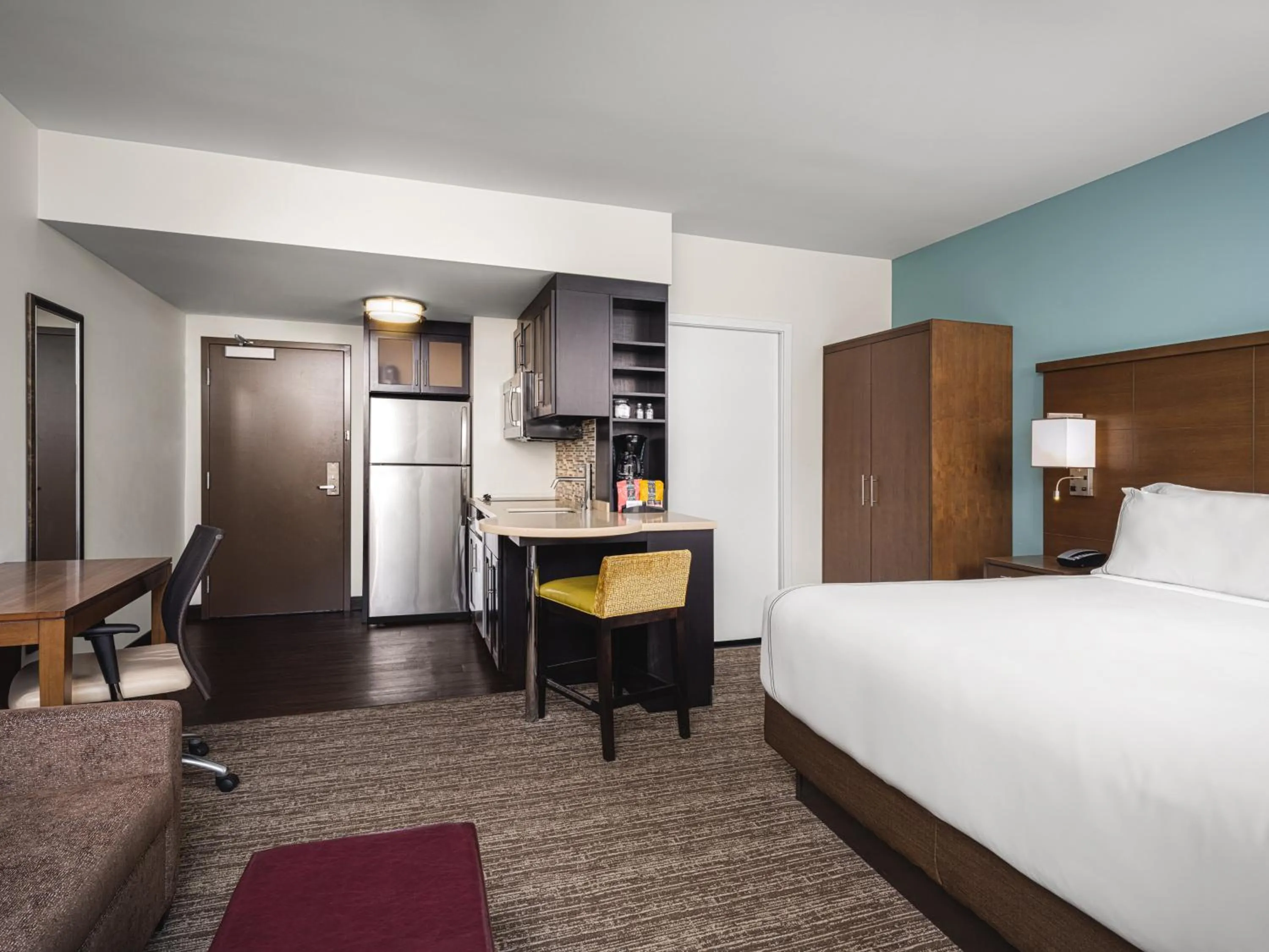 Photo of the whole room, Bed in Staybridge Suites Seattle - South Lake Union by IHG