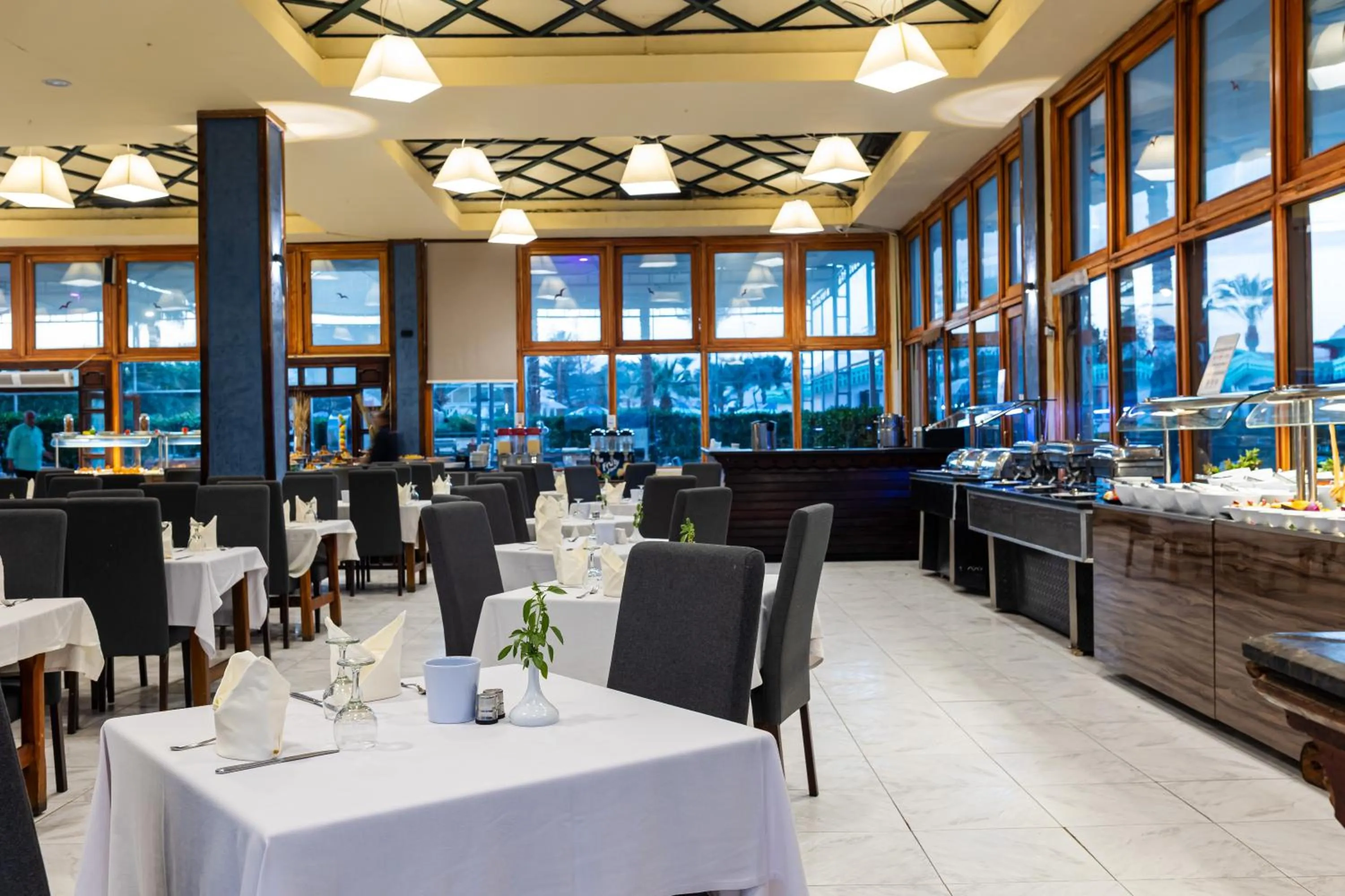 Restaurant/places to eat in Ghazala Beach