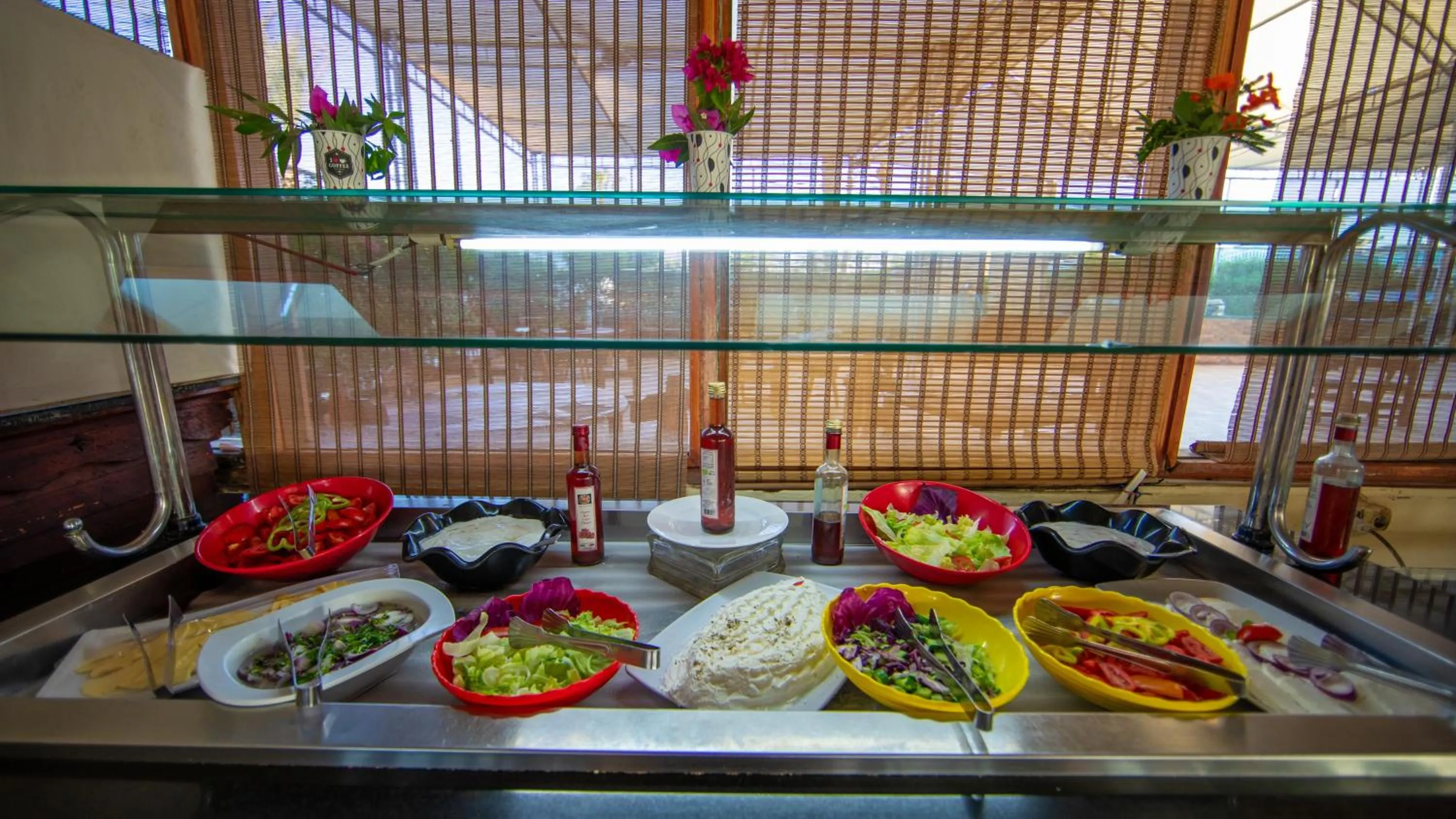 Restaurant/places to eat in Ghazala Beach