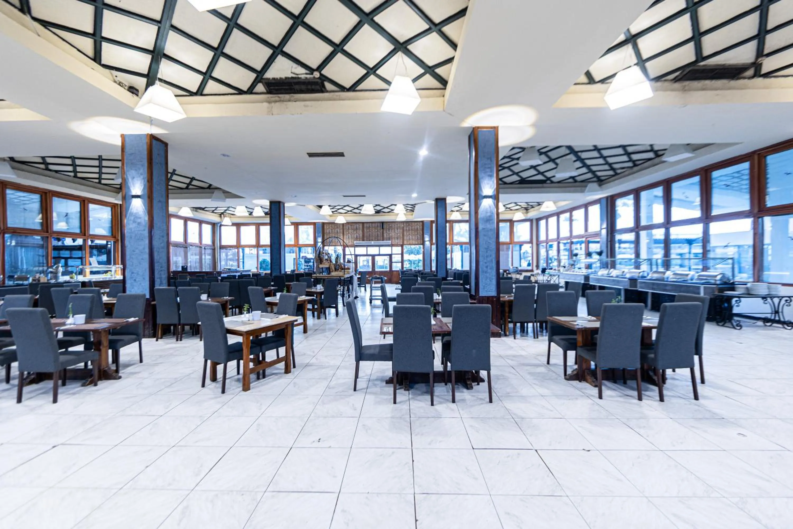 Restaurant/places to eat in Ghazala Beach