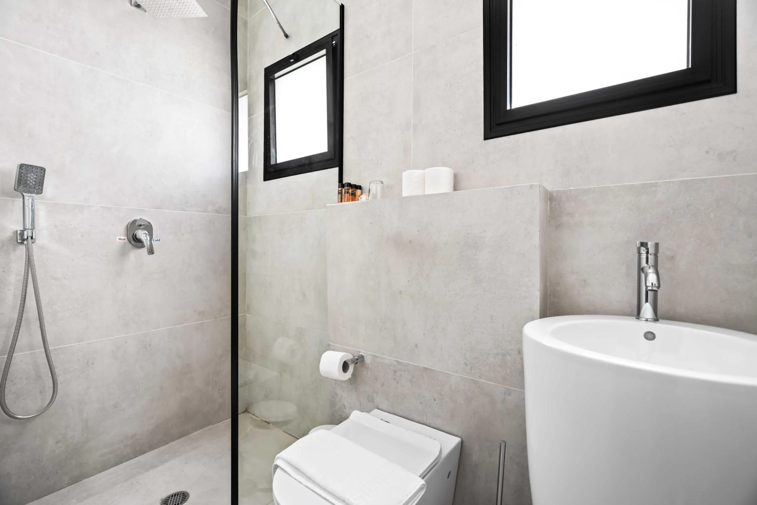 Shower in Hotel Anilevich Mansion