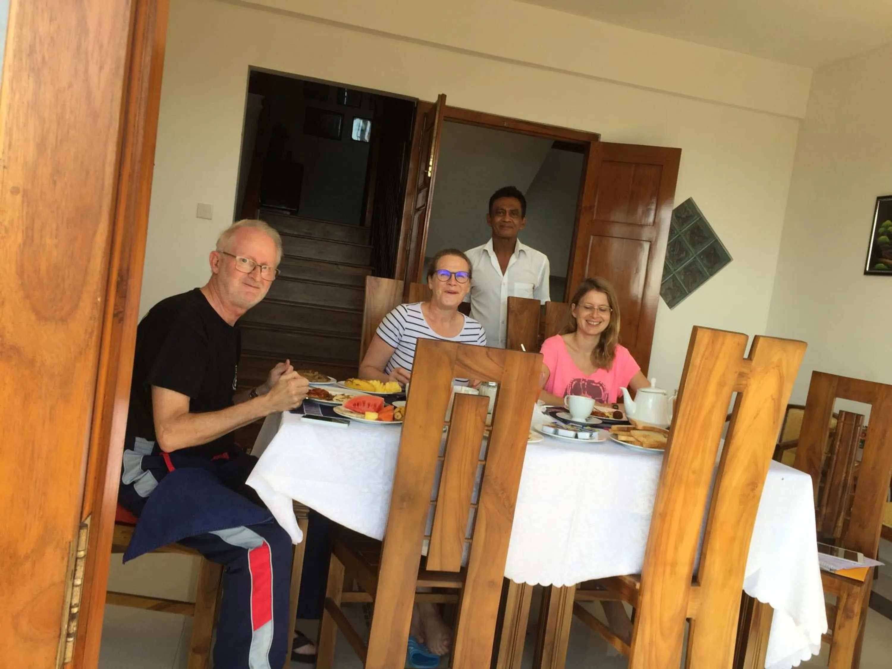Food and drinks in Serenity Hill Oasis