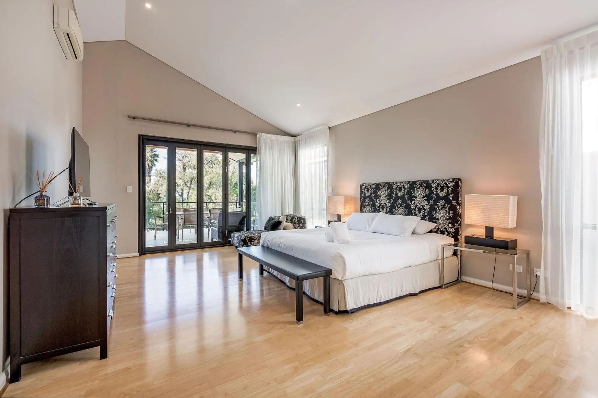 Bedroom, Bed in Regency Beach Club