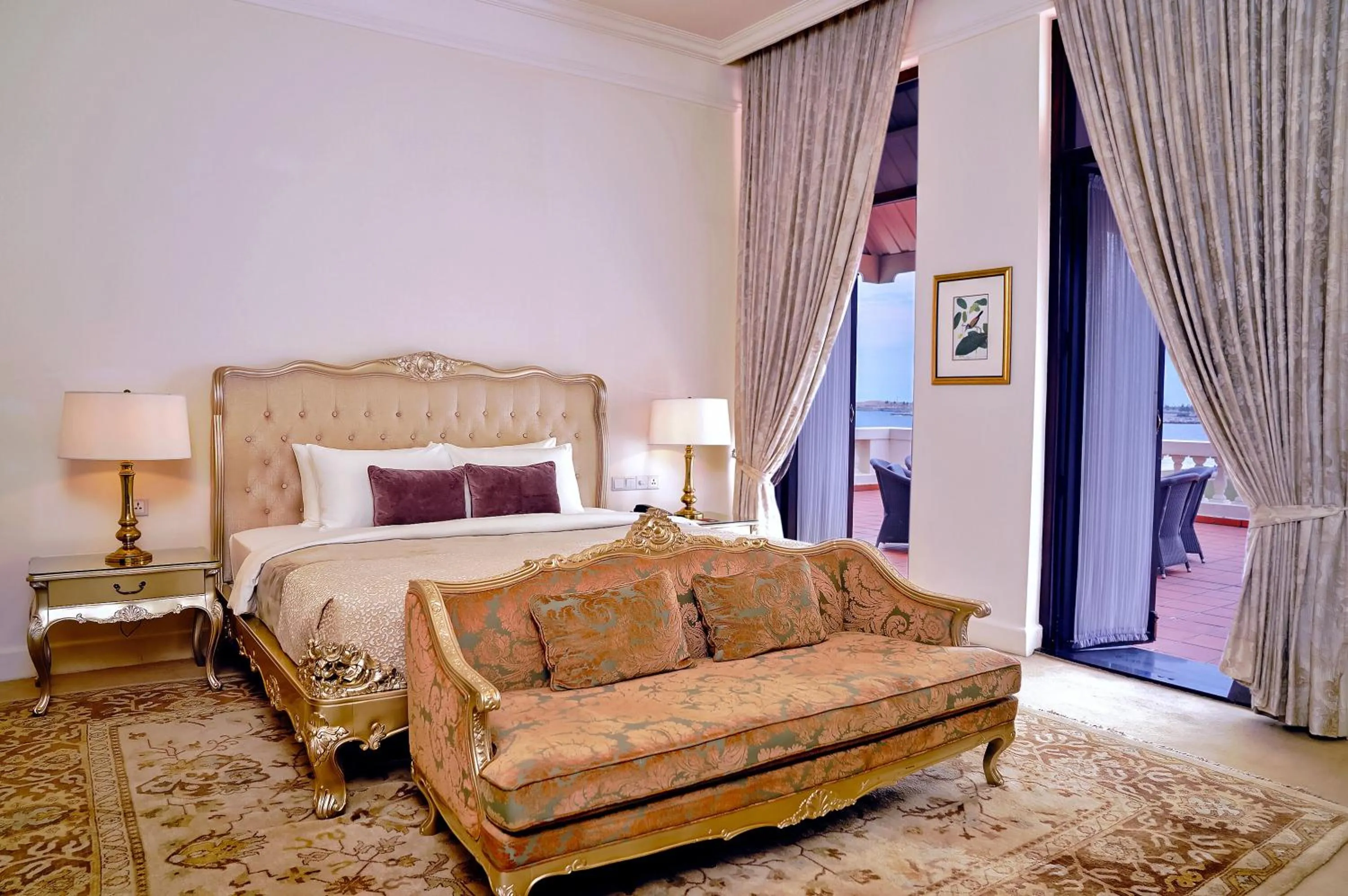 Balcony/Terrace, Bed in Galle Face Hotel