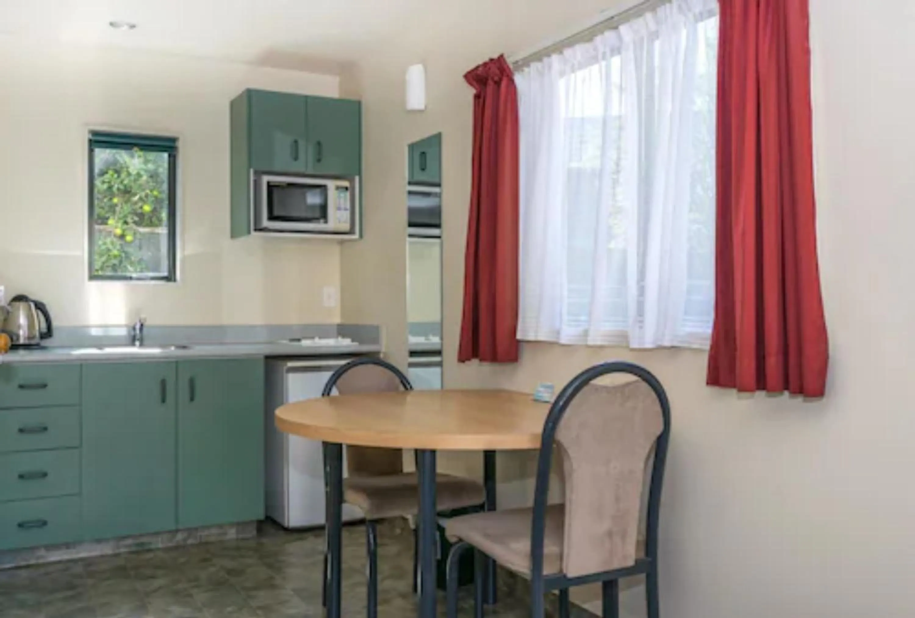 kitchen in Ashleigh Court Motel