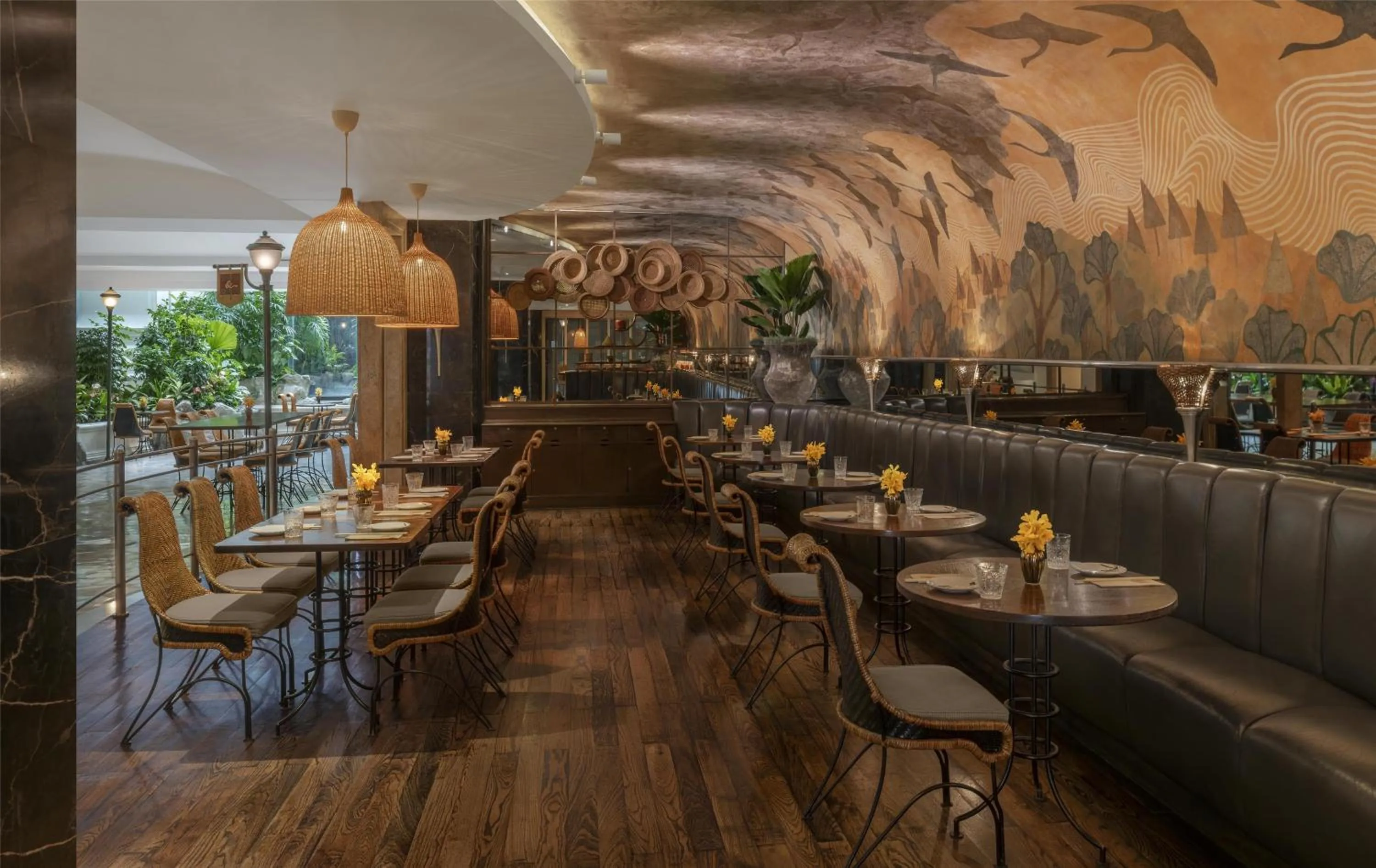 Restaurant/places to eat in Grand Hyatt Erawan Bangkok