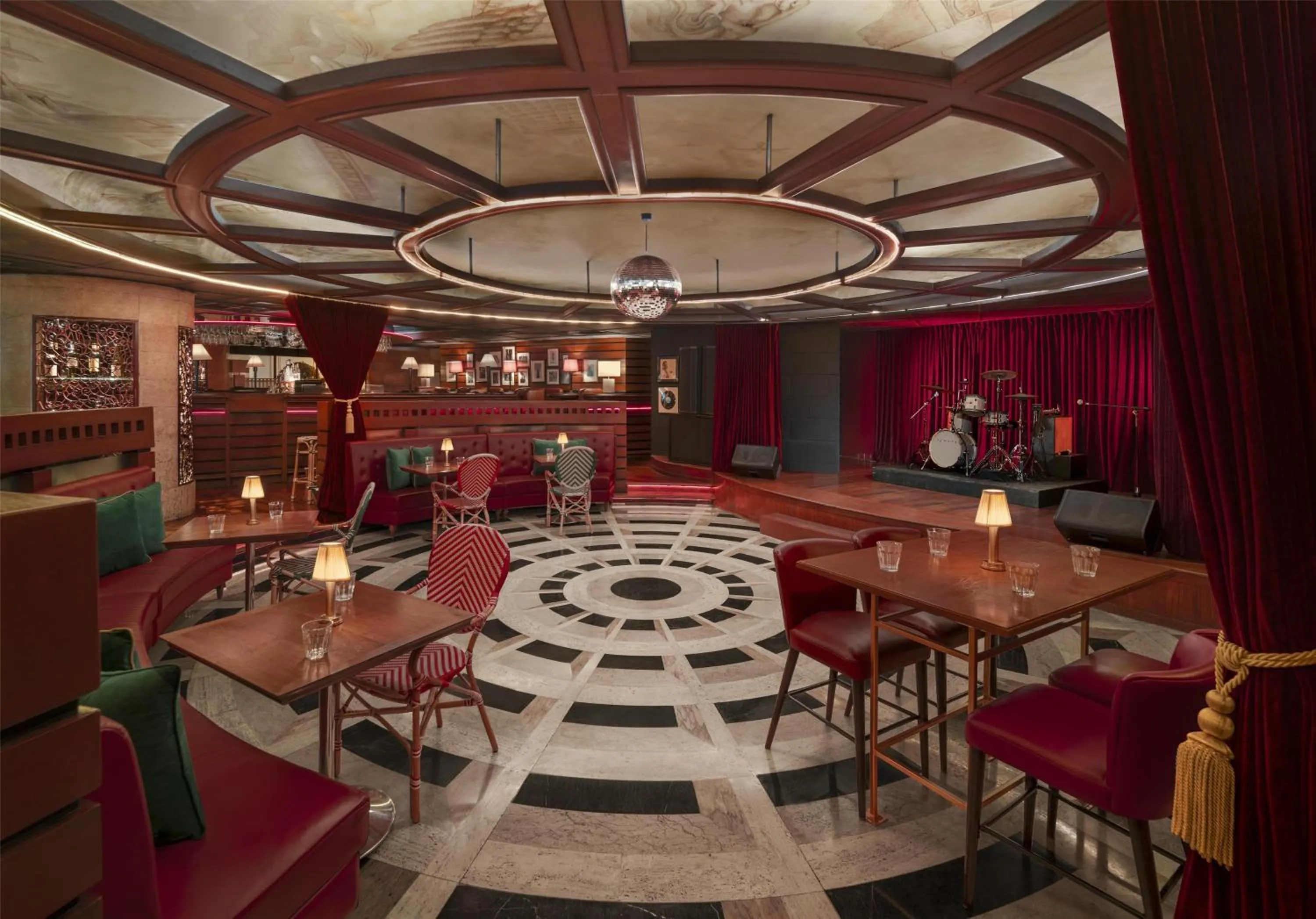 Restaurant/places to eat in Grand Hyatt Erawan Bangkok