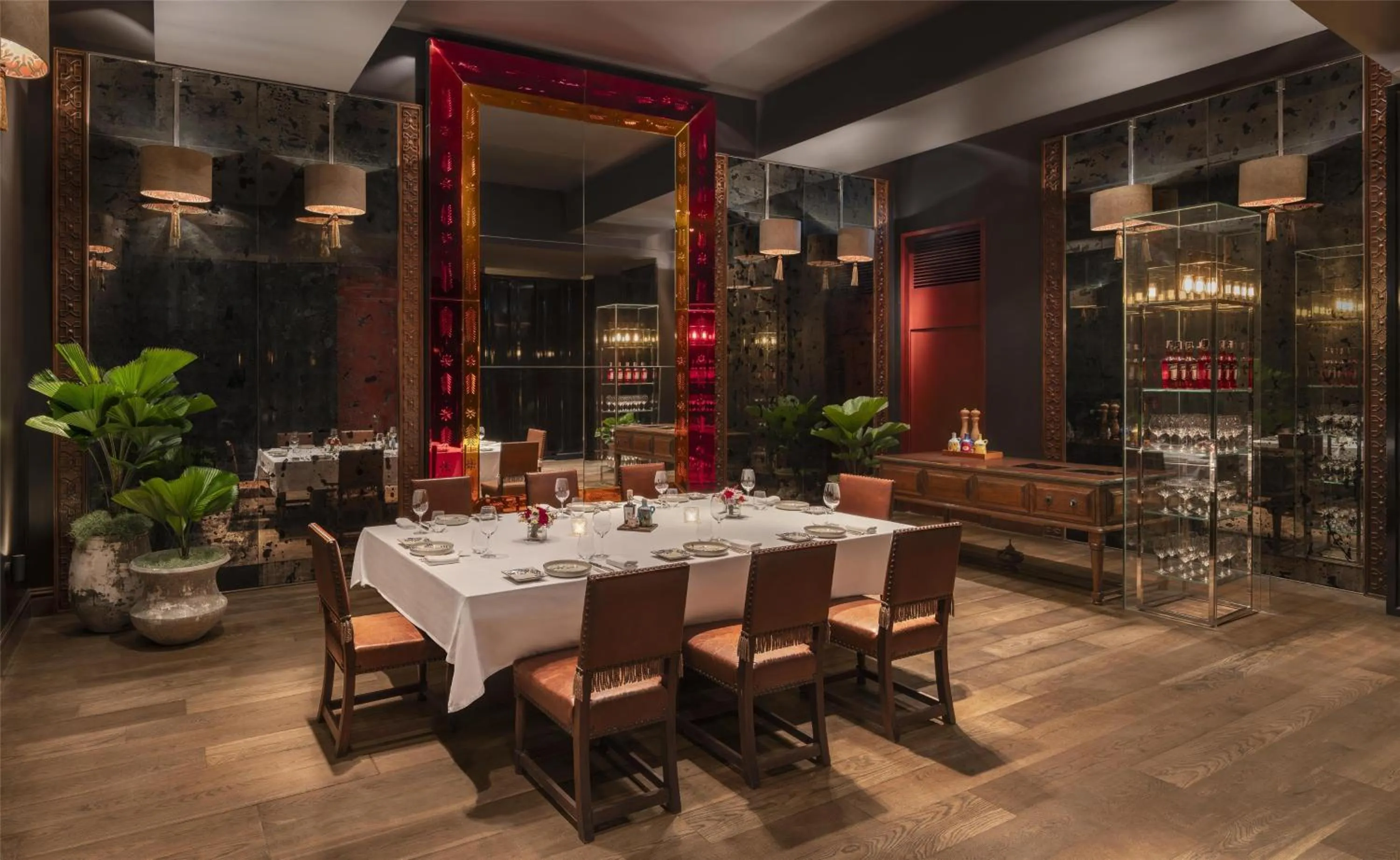 Restaurant/places to eat in Grand Hyatt Erawan Bangkok