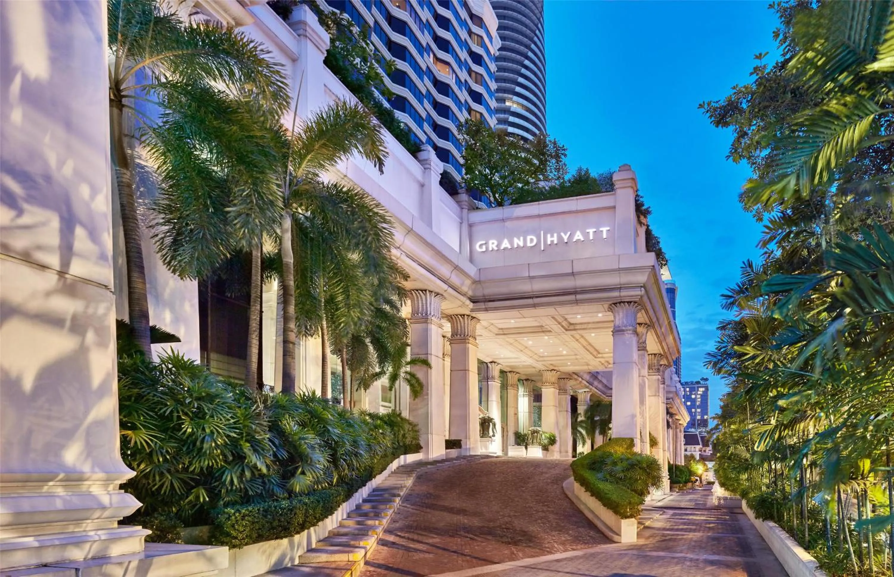 Property building in Grand Hyatt Erawan Bangkok