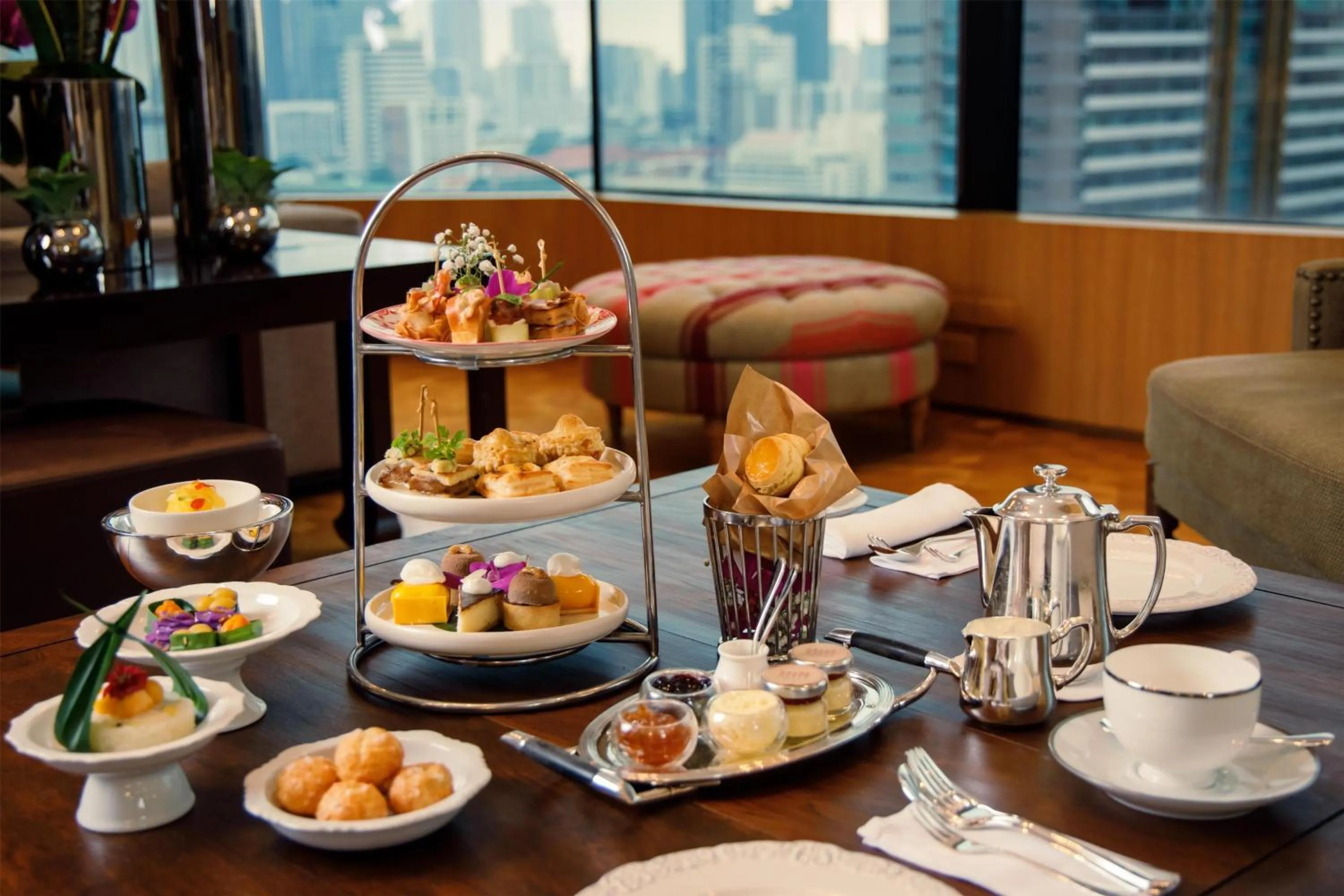 Restaurant/places to eat in Grand Hyatt Erawan Bangkok