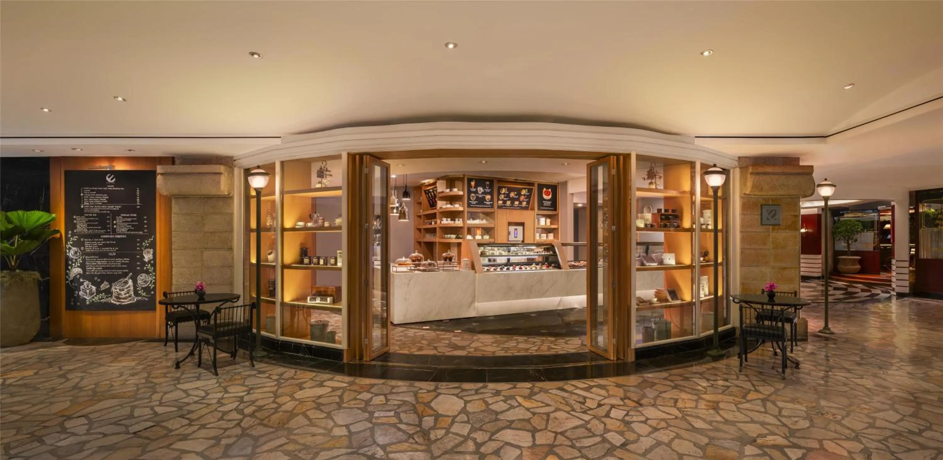 Restaurant/places to eat in Grand Hyatt Erawan Bangkok