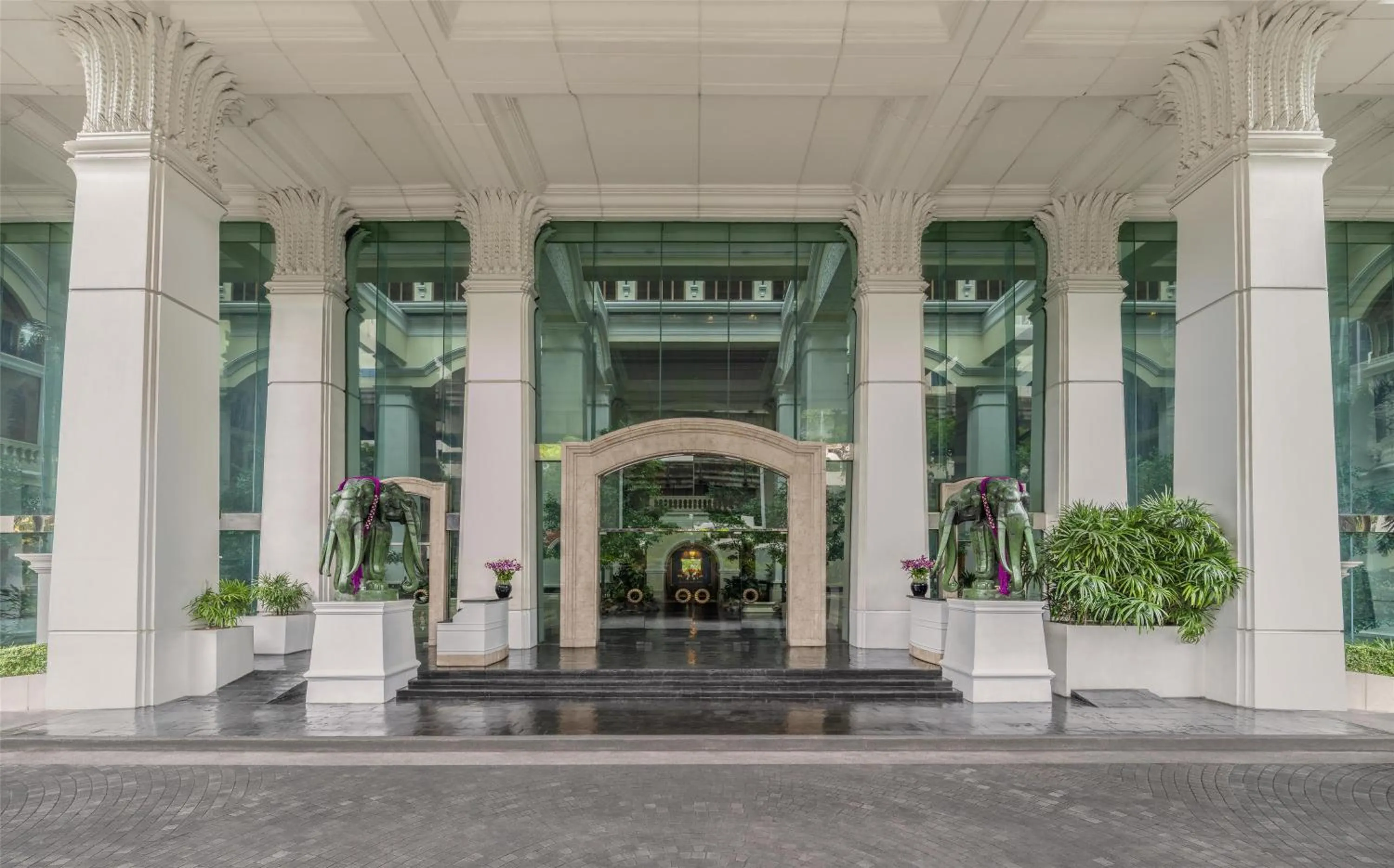 Property building in Grand Hyatt Erawan Bangkok