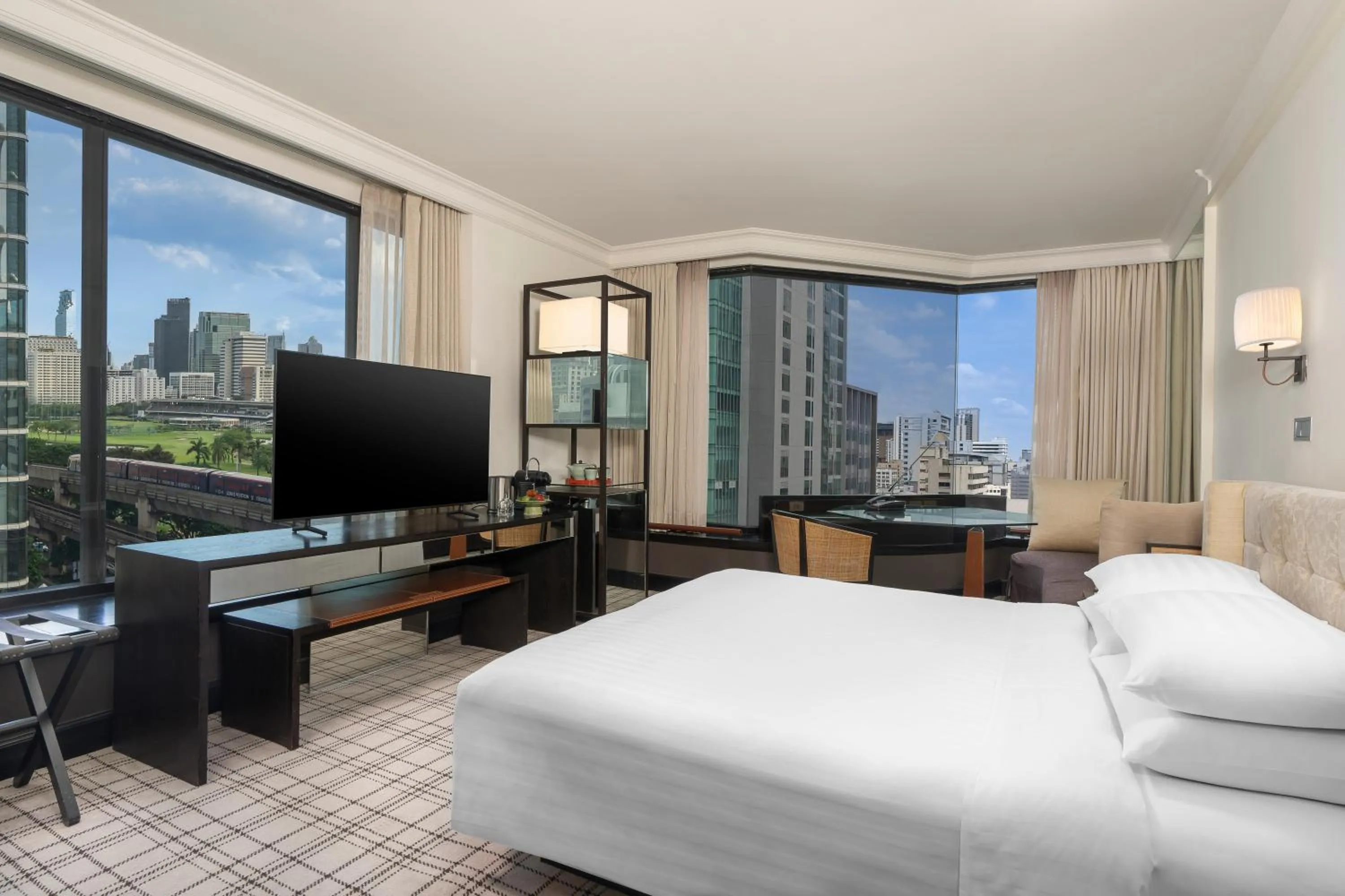 TV and multimedia, Bed in Grand Hyatt Erawan Bangkok