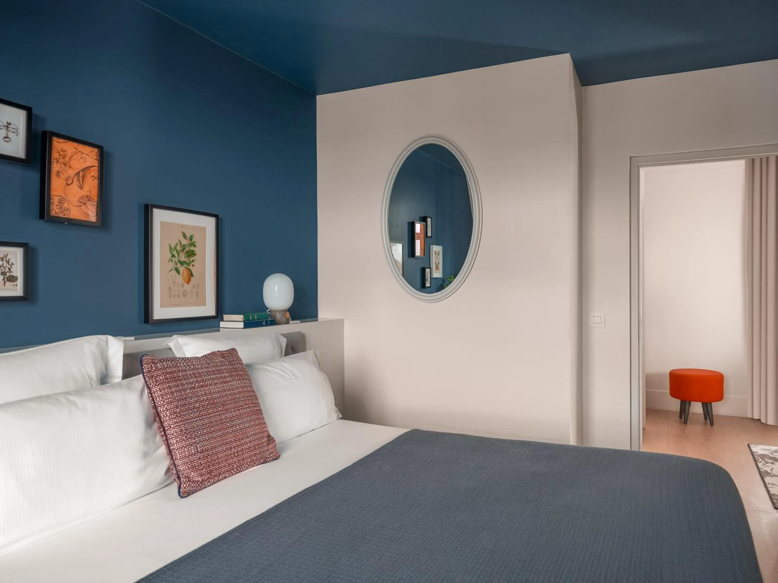 View (from property/room), Bed in Hôtel Belleval