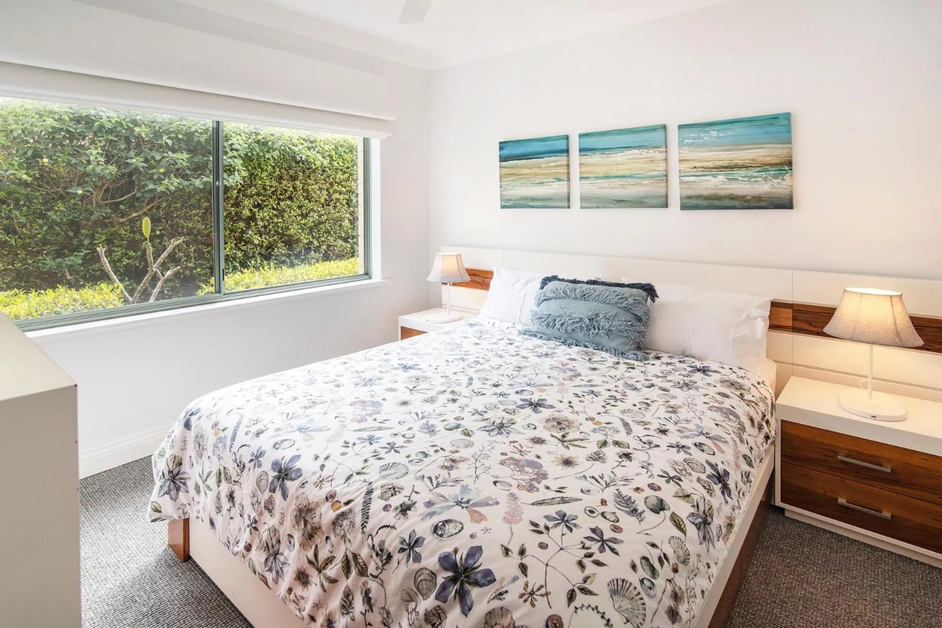 Bed in Bayshore Beachside Resort