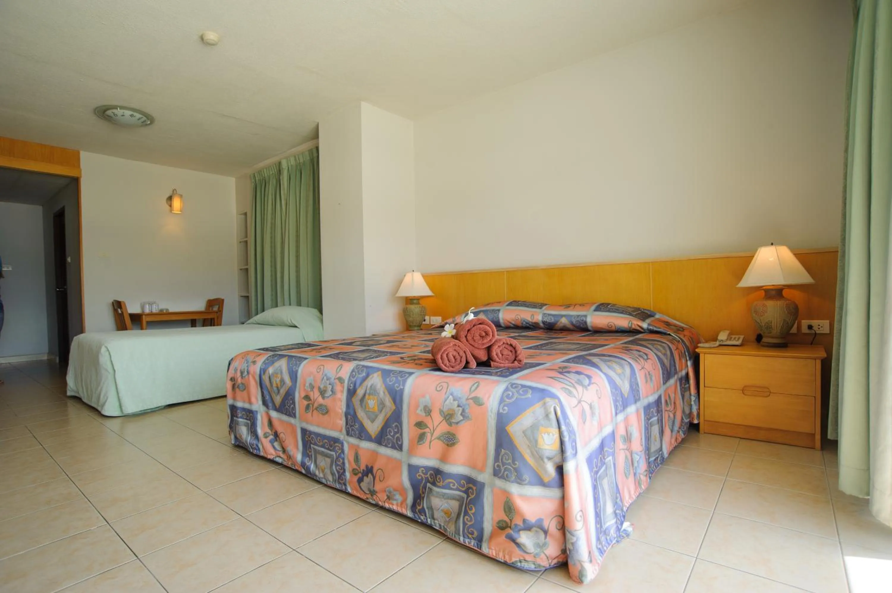 TV and multimedia in Diamond City Place