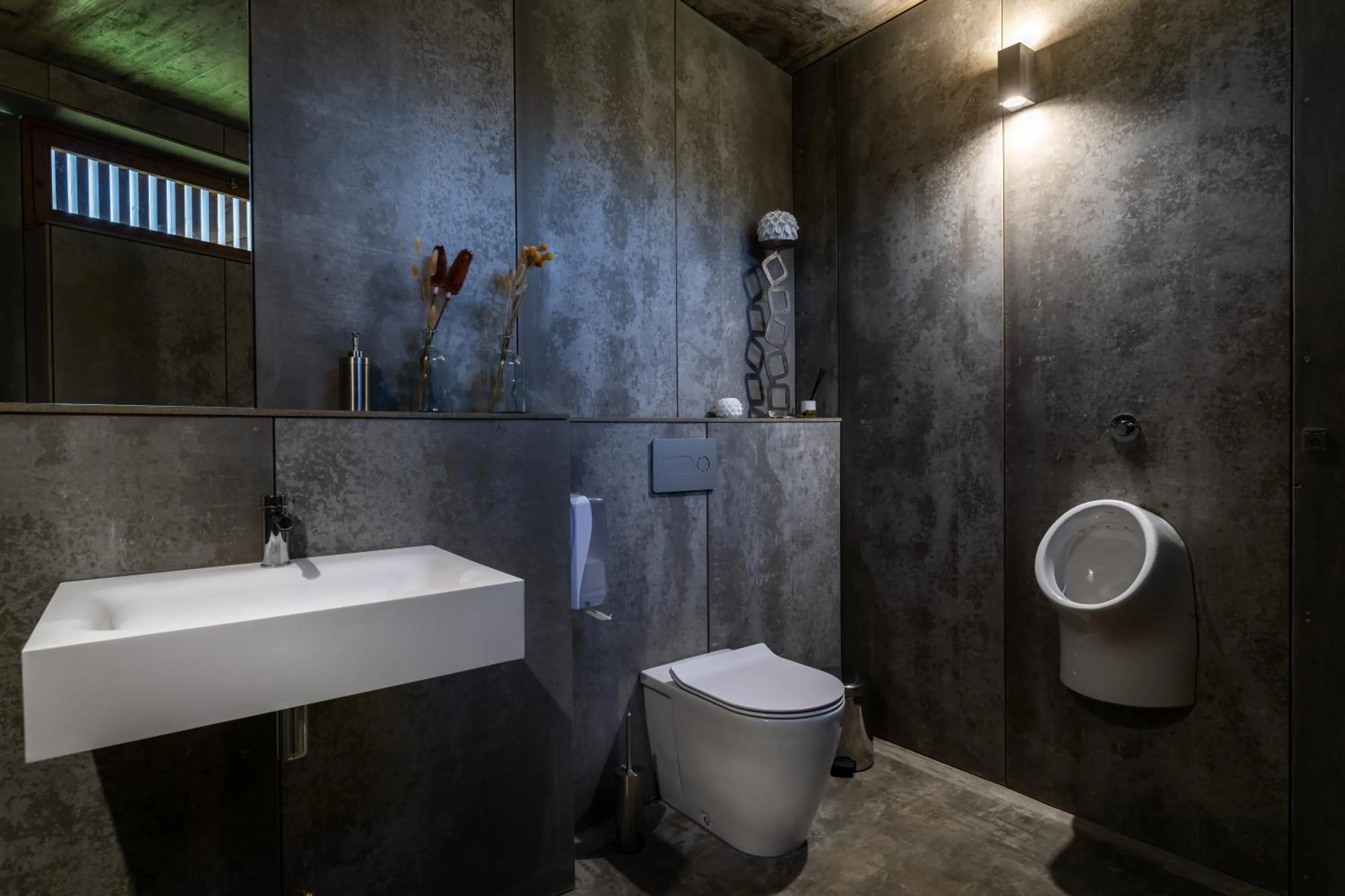 Toilet in 4615 Hotel