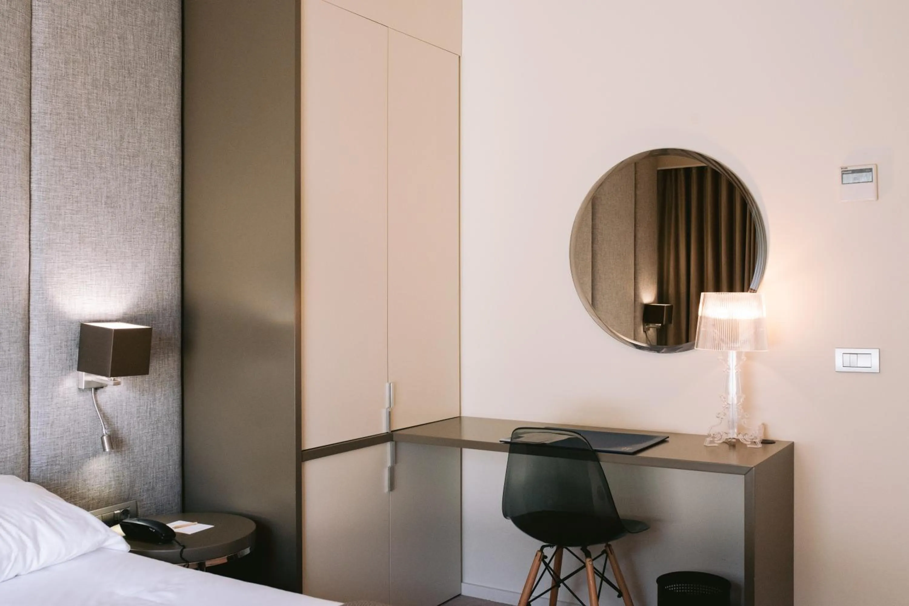 Bedroom, Bed in 4615 Hotel