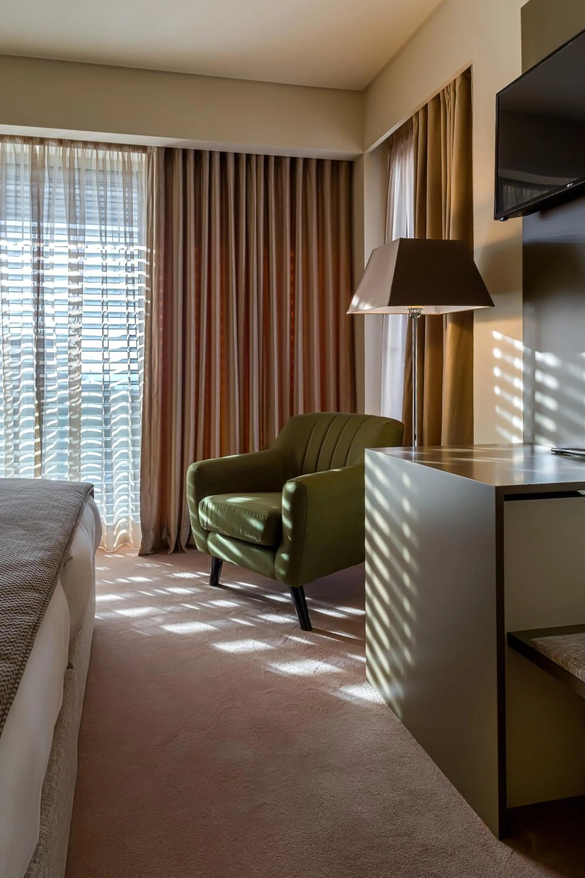 Bedroom, Bed in 4615 Hotel