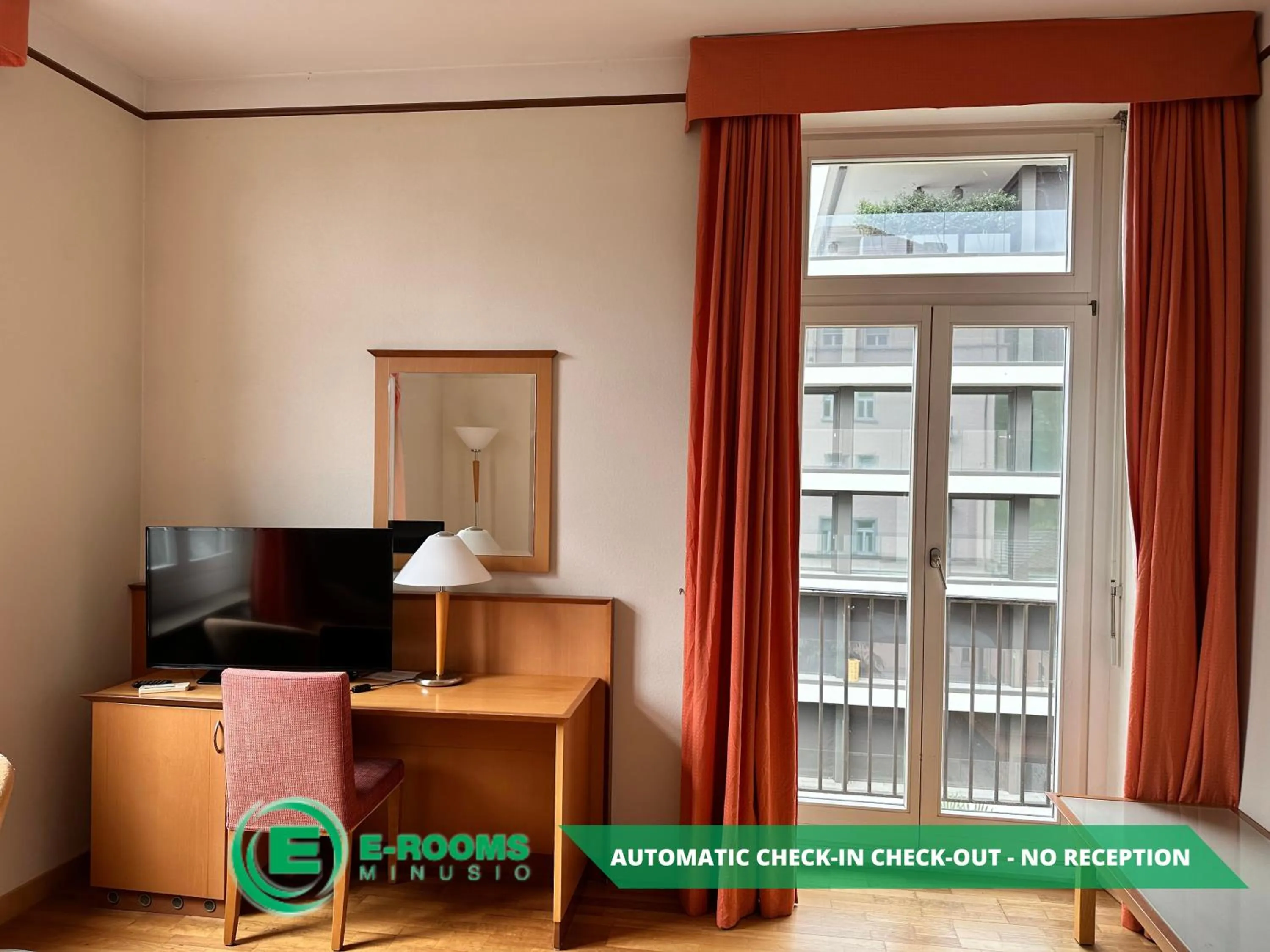 hair dresser in E-Rooms Minusio