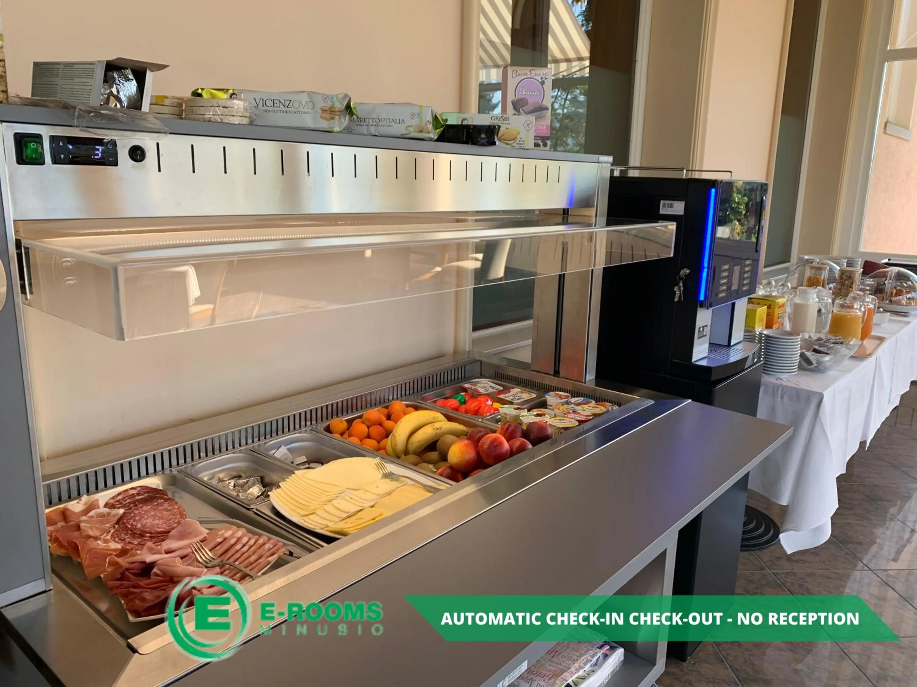 Buffet breakfast in E-Rooms Minusio