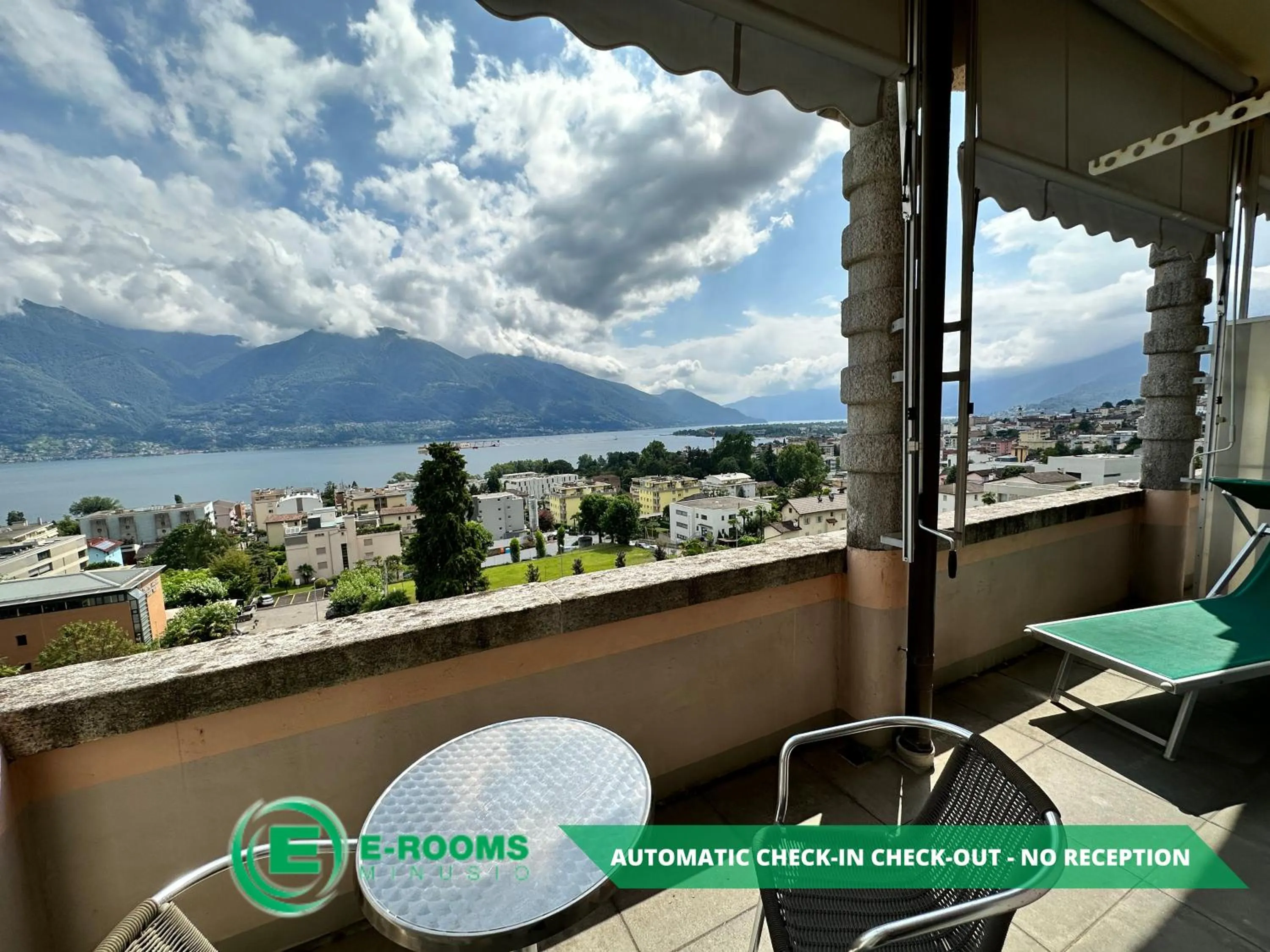Balcony/Terrace in E-Rooms Minusio