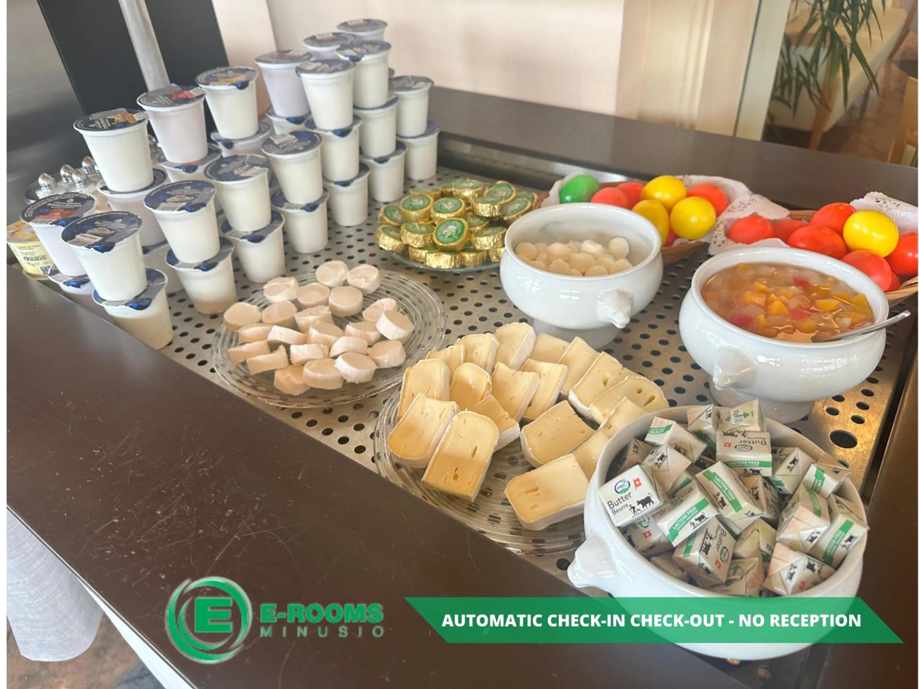 Buffet breakfast in E-Rooms Minusio